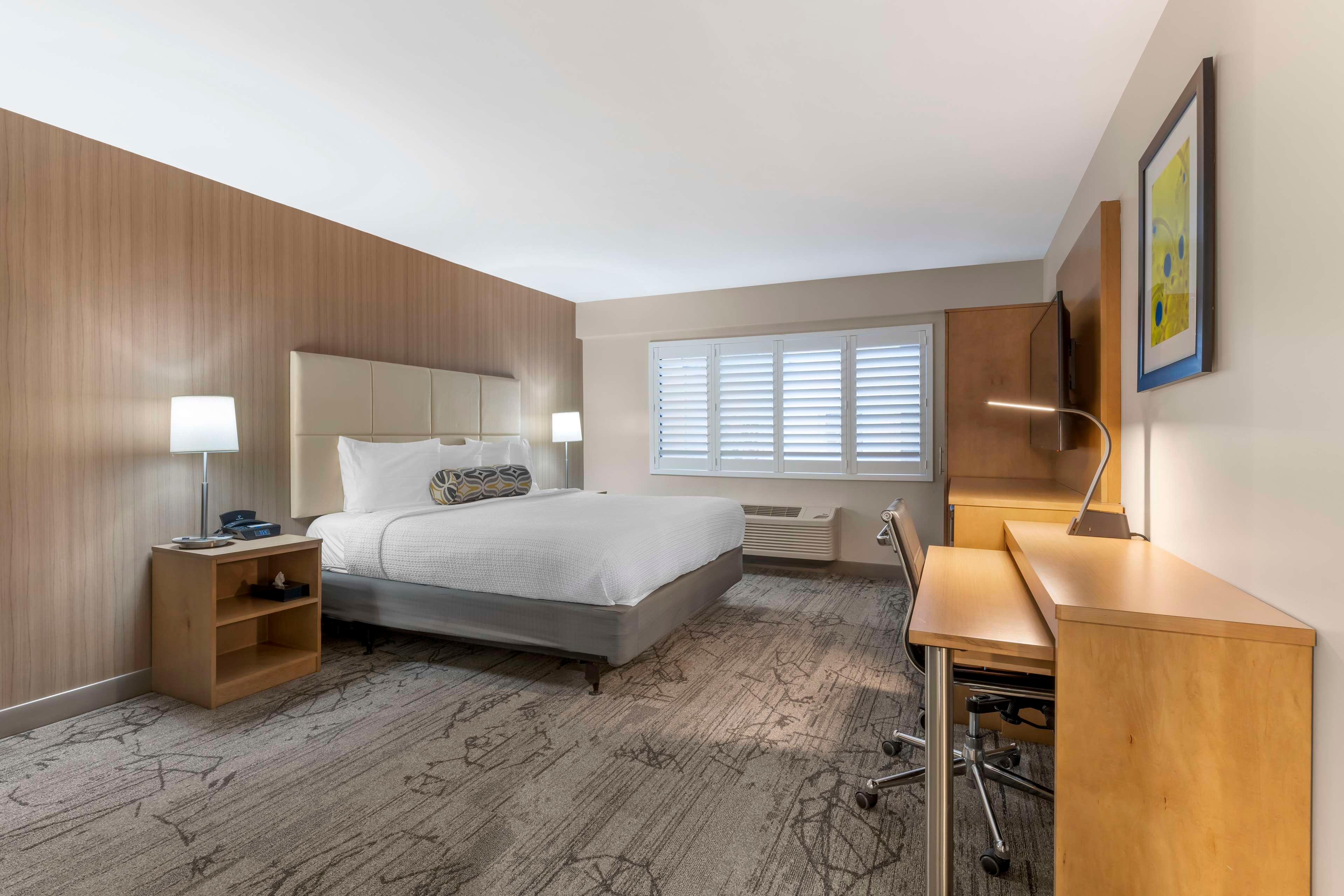 Room King Bed Non Smoking