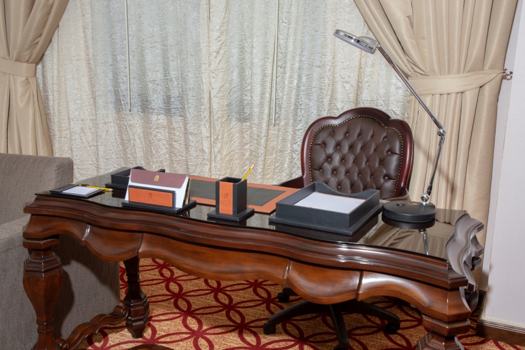 Suite Business King Bed