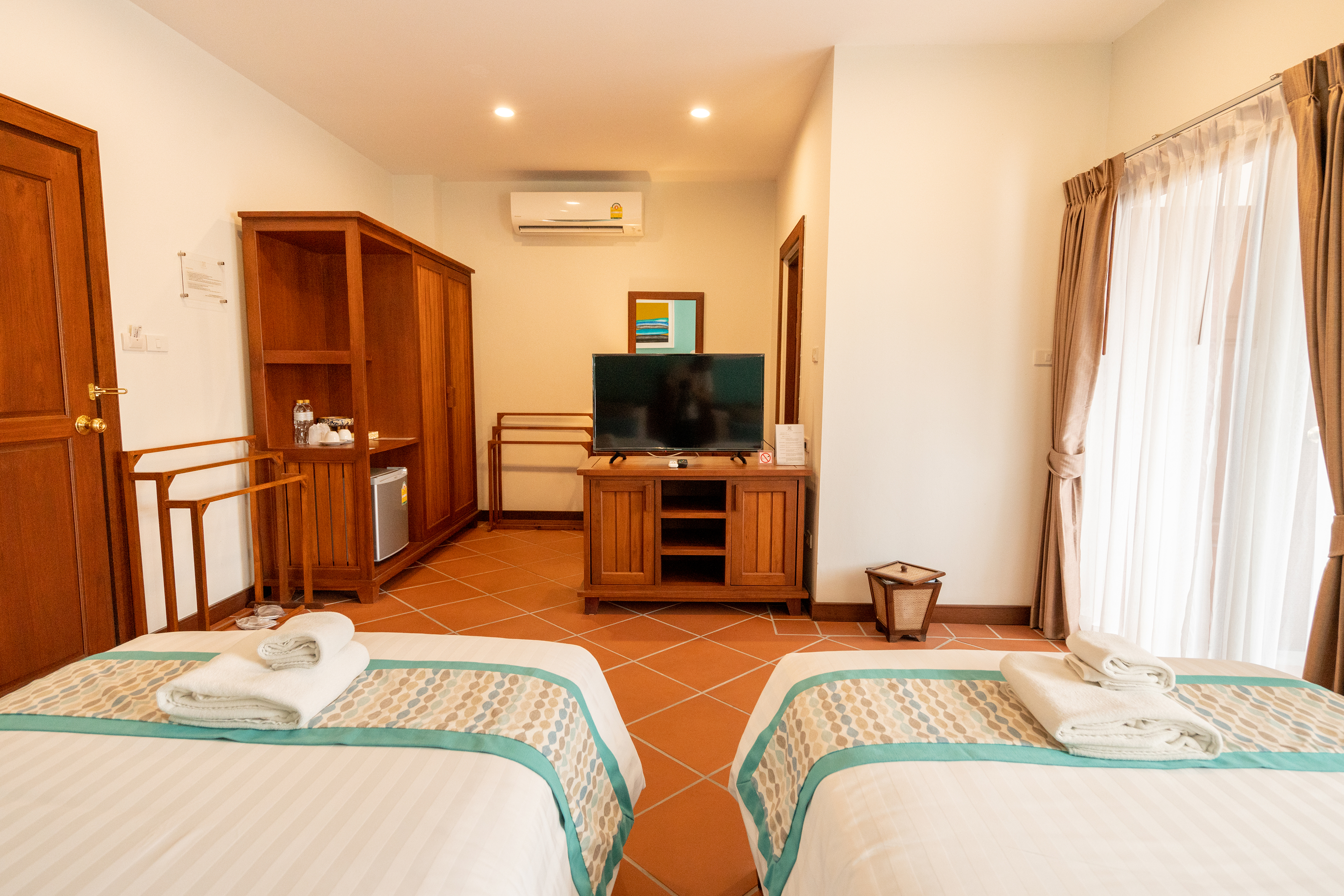 Twin Superior Mountain View