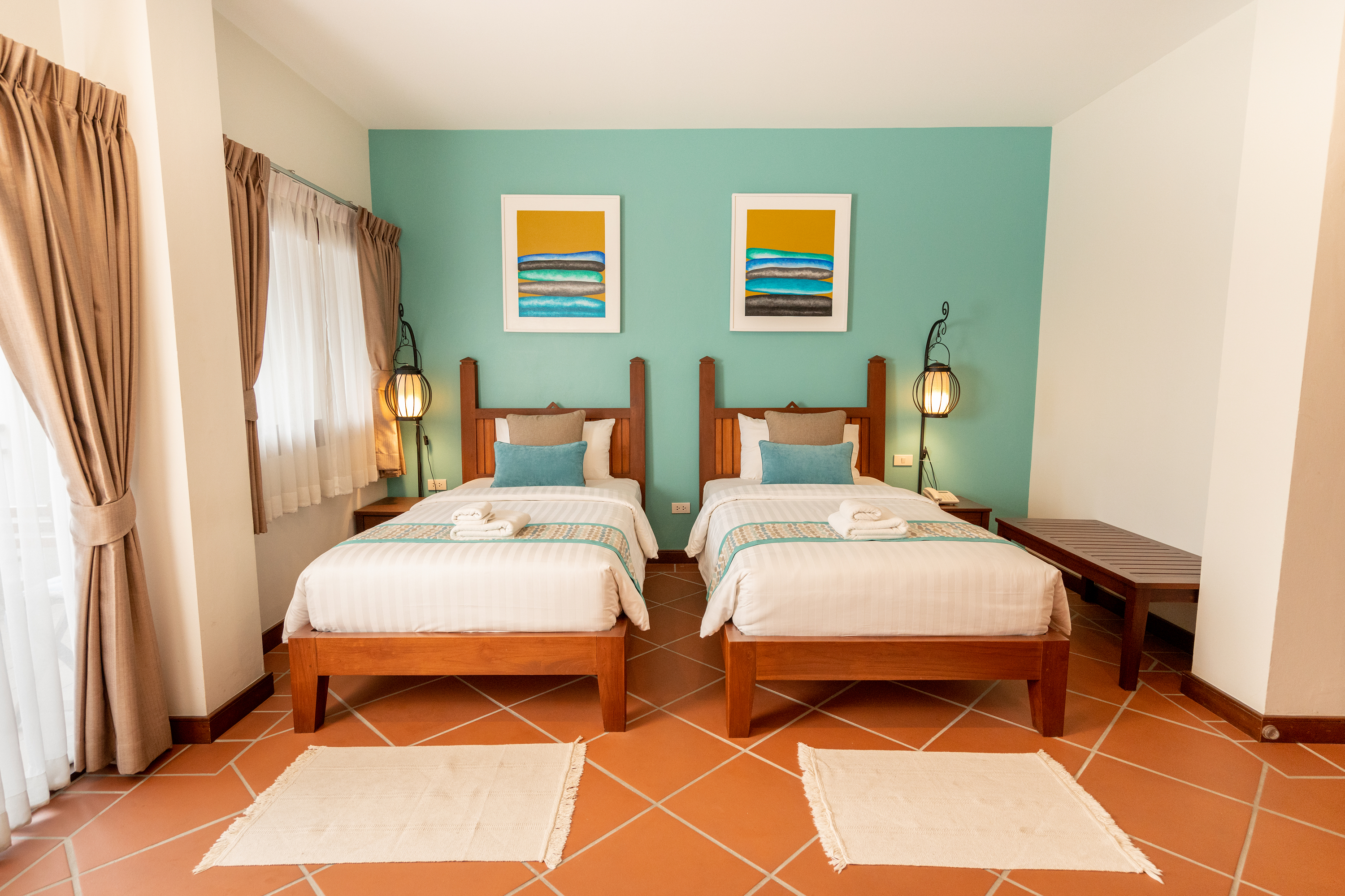 Twin Superior Mountain View