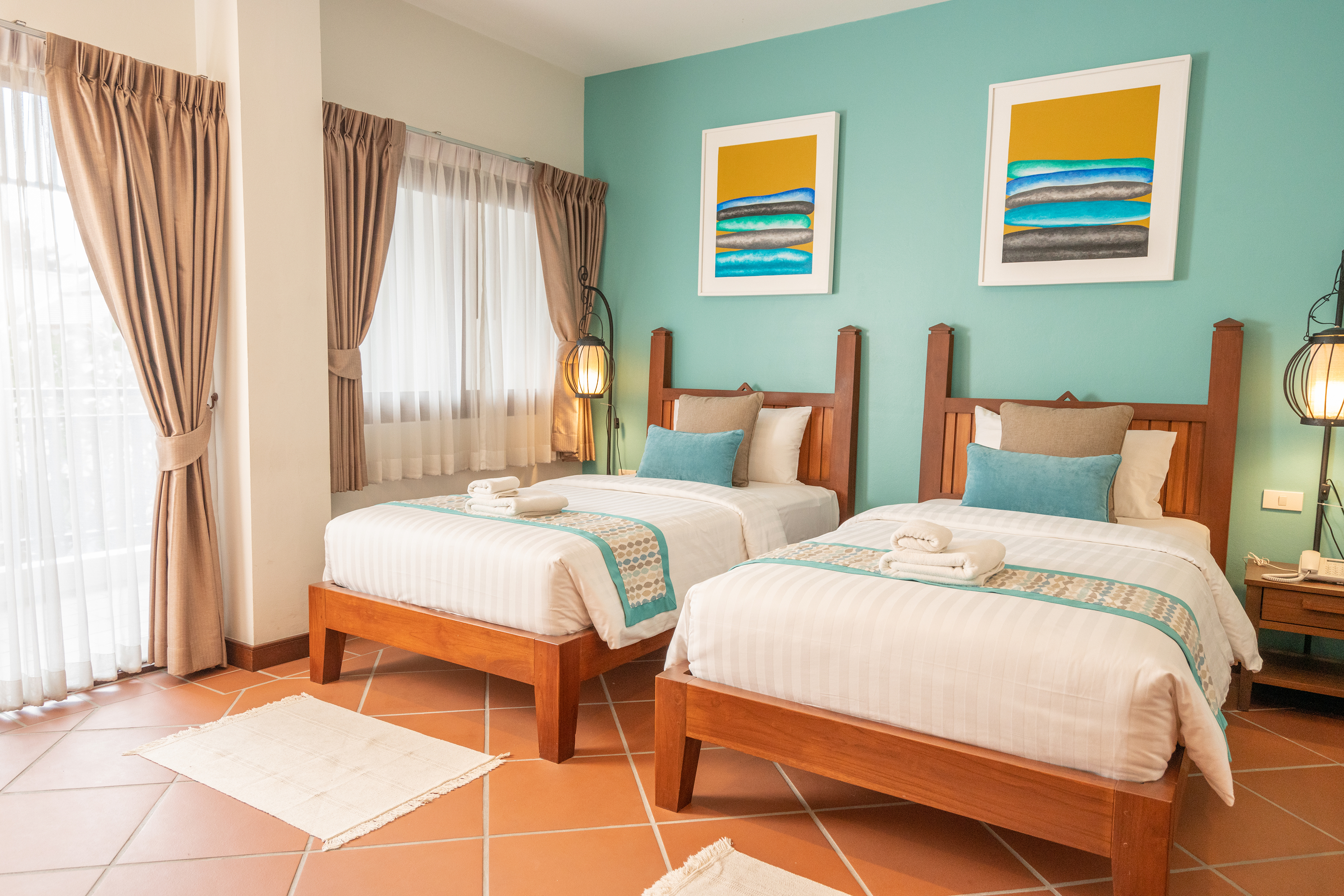 Twin Superior Mountain View