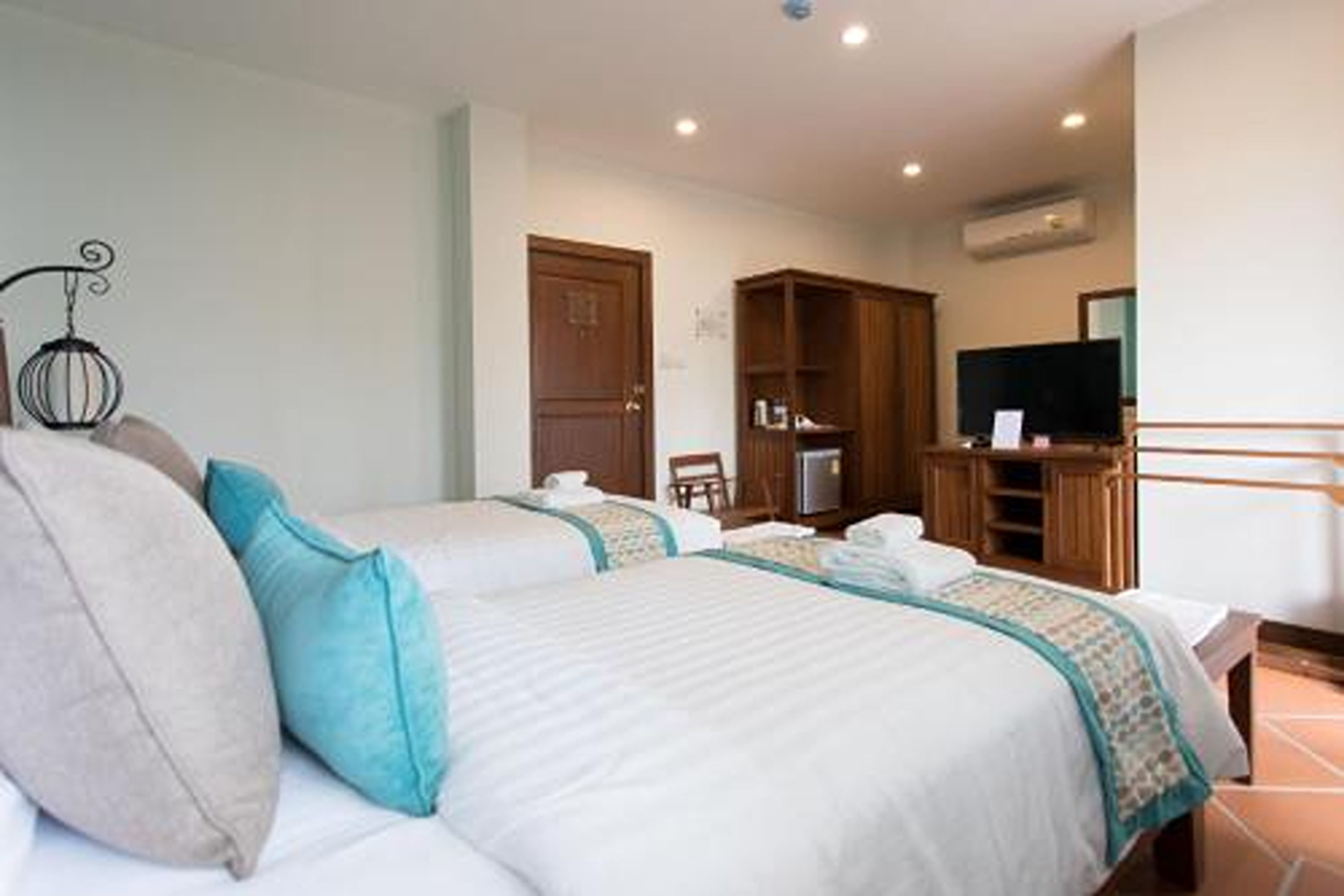 Twin Superior Mountain View