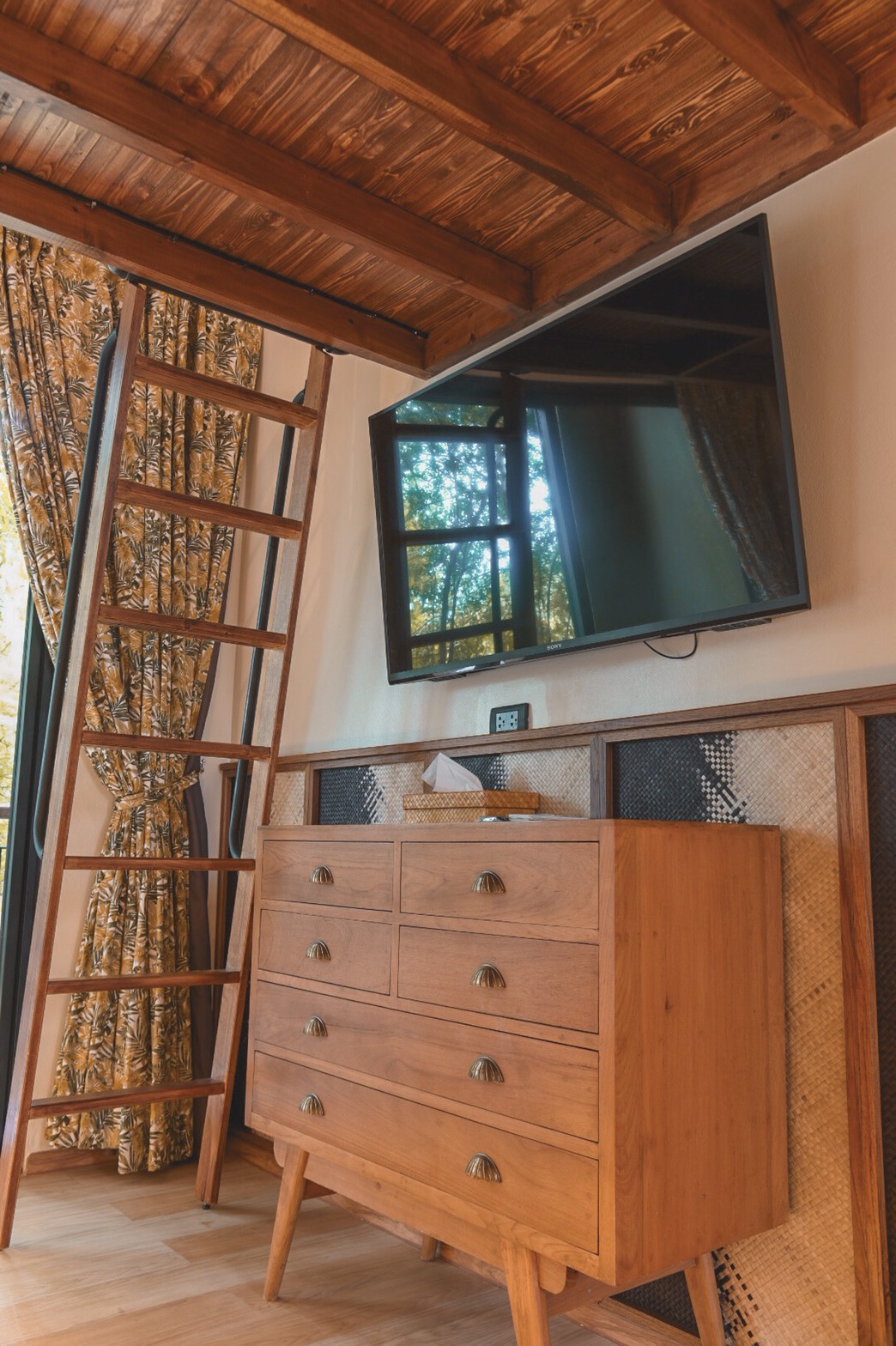 Quadruple Queen Size Bed