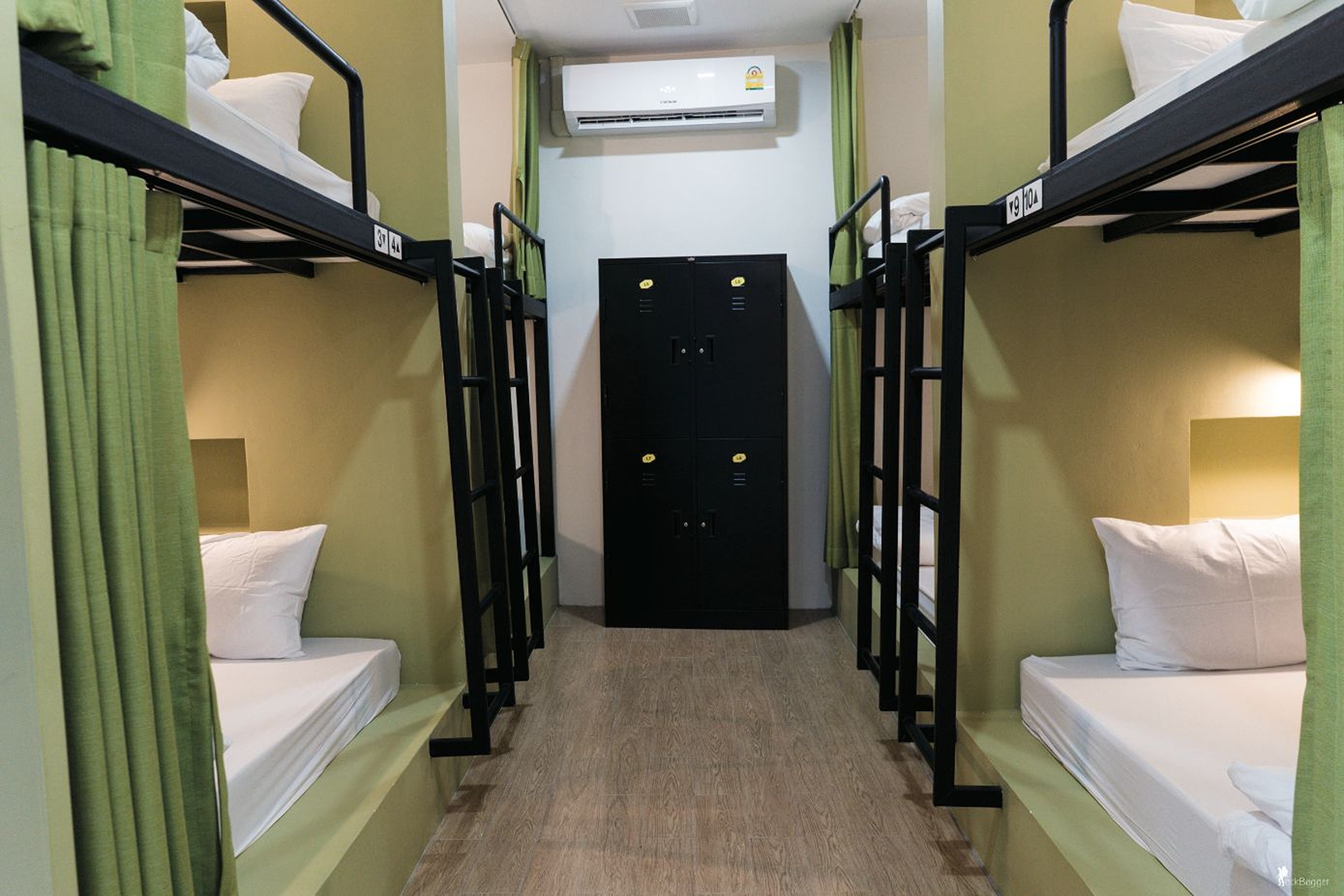Bed in Dormitory Male Room Capacity 8