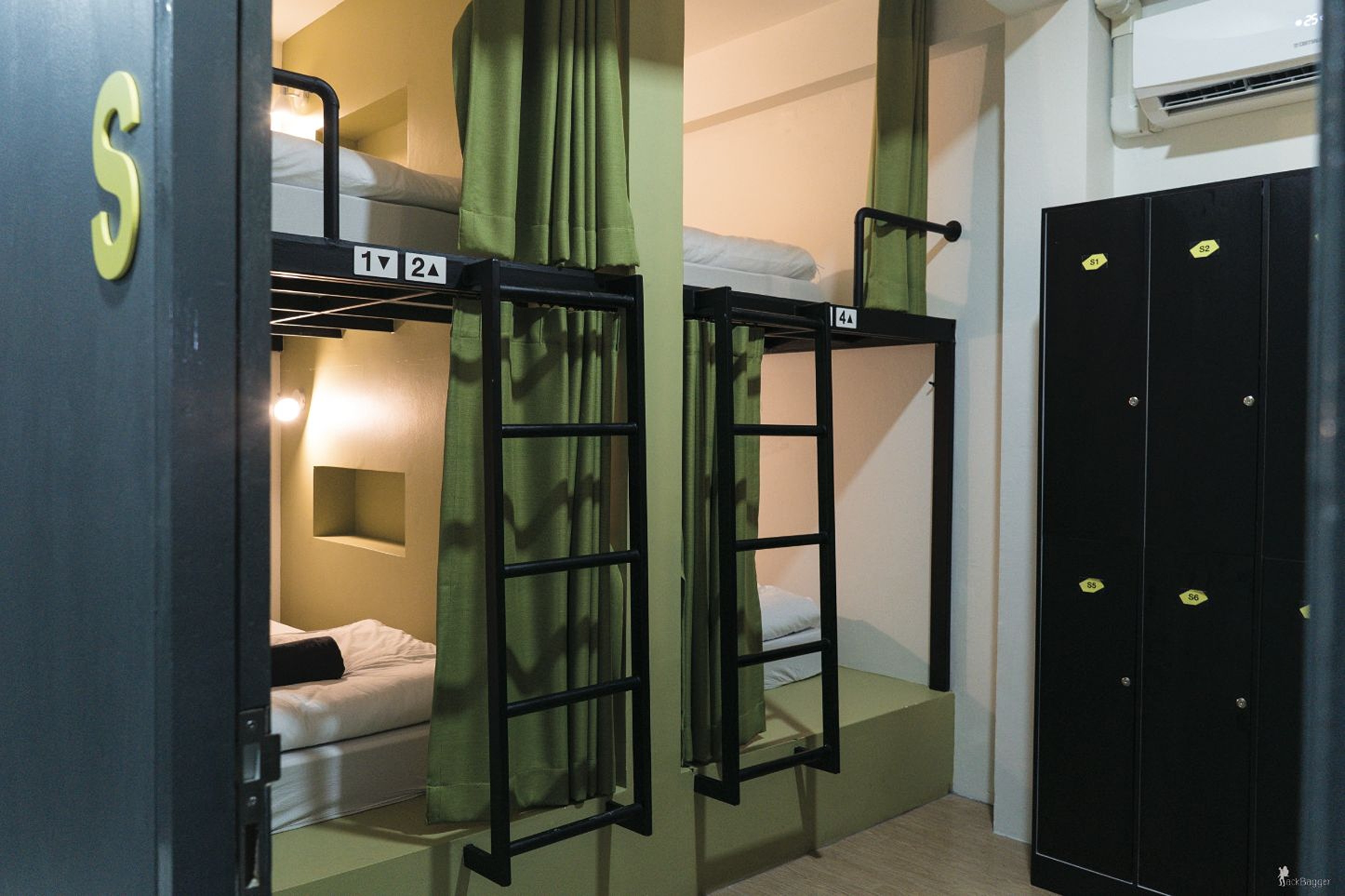 Bed in Dormitory Male Room Capacity 8