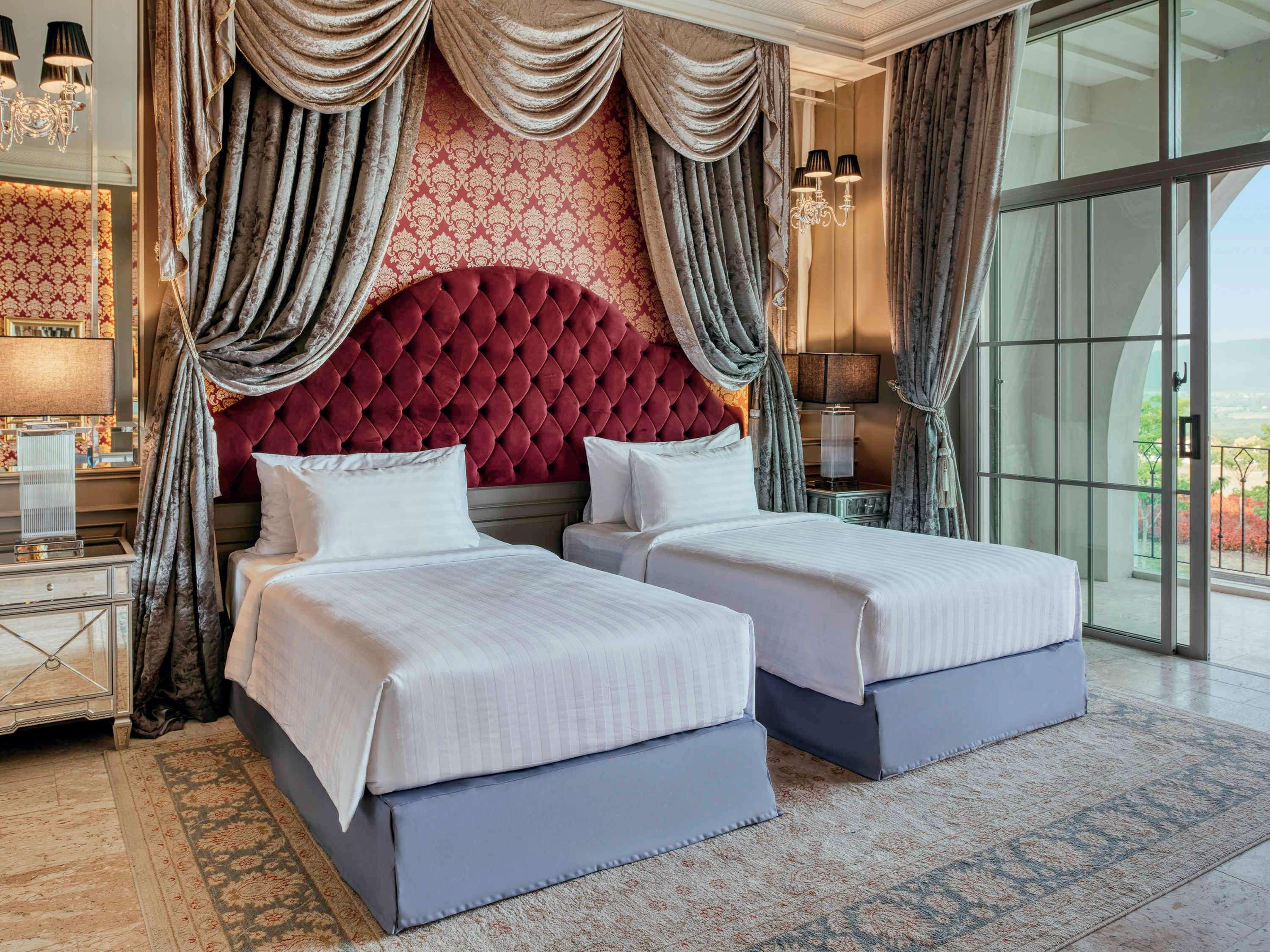 Twin Deluxe Executive