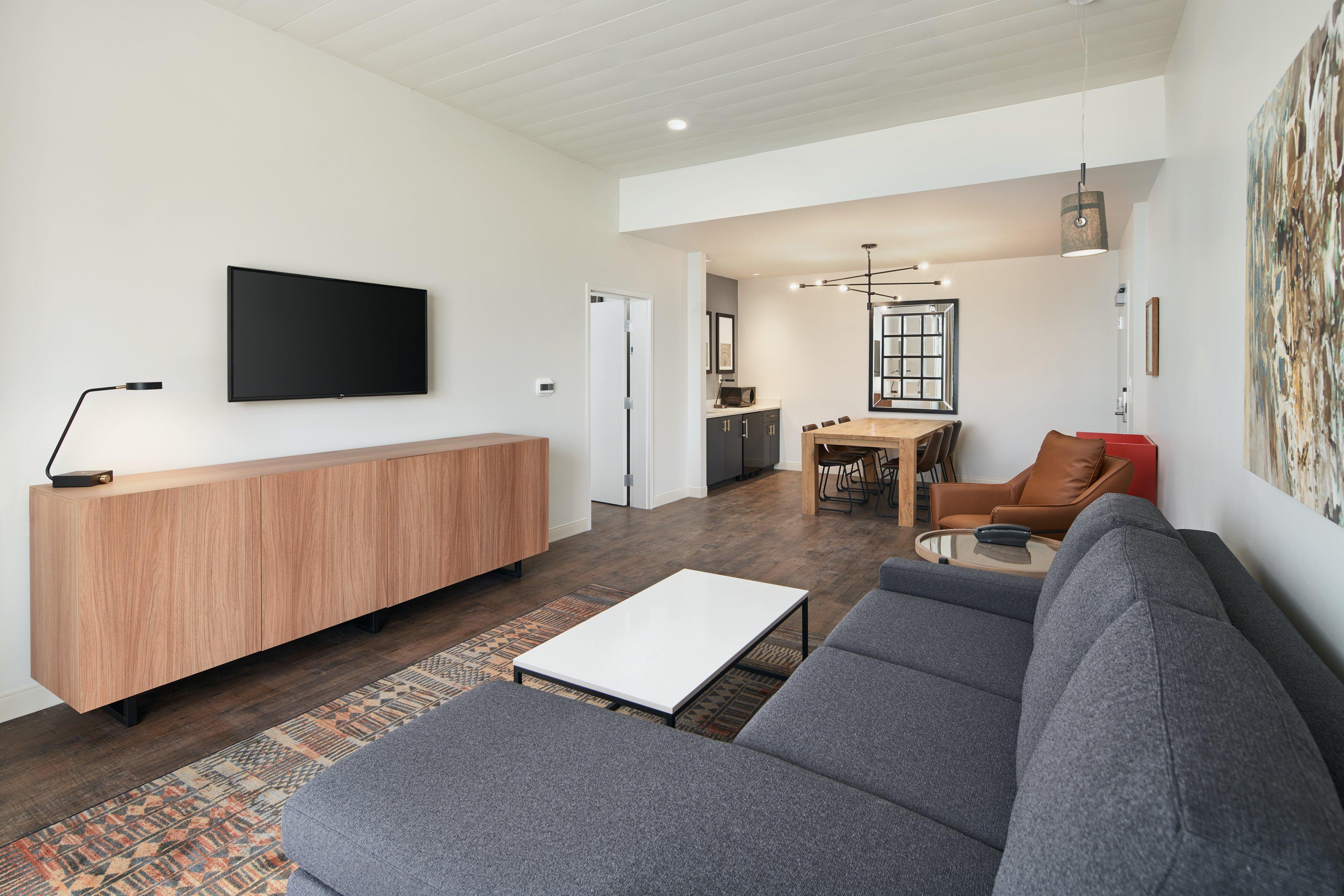 Suite Accessible King Size Bed