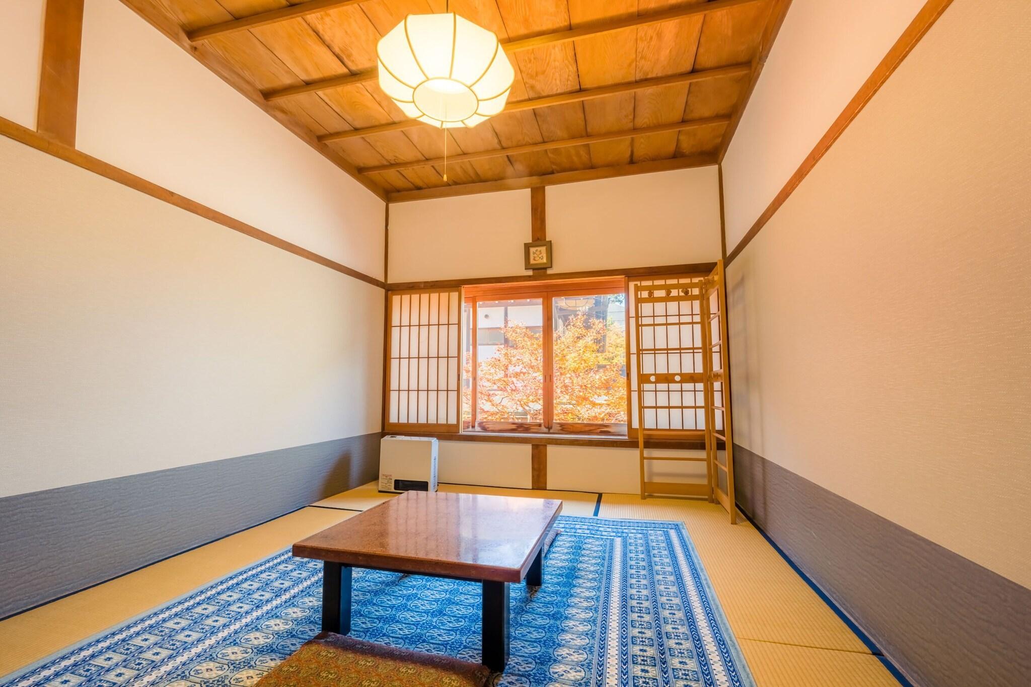 Twin Economy with Shared Bathroom