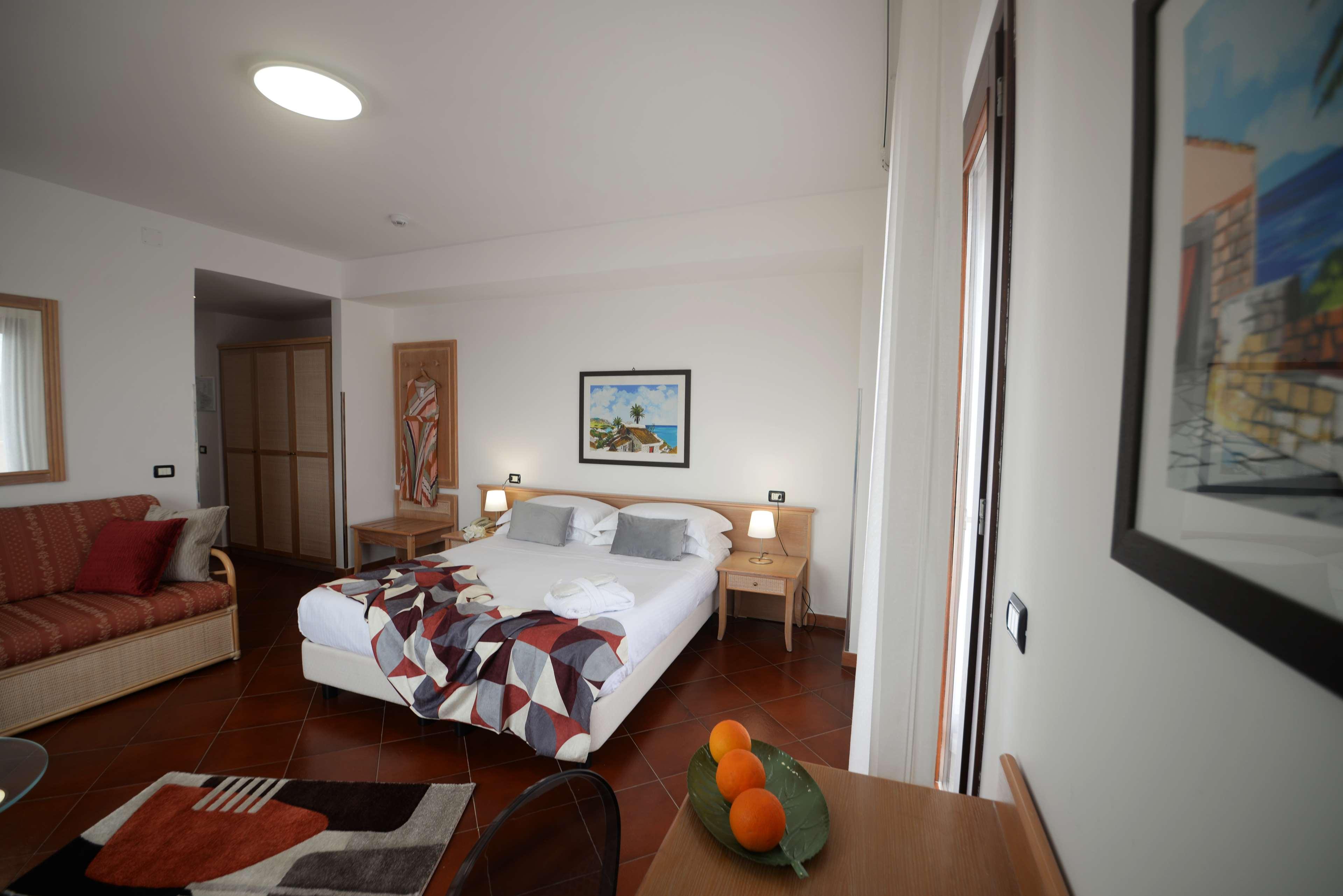 Junior Suite Queen Size Bed