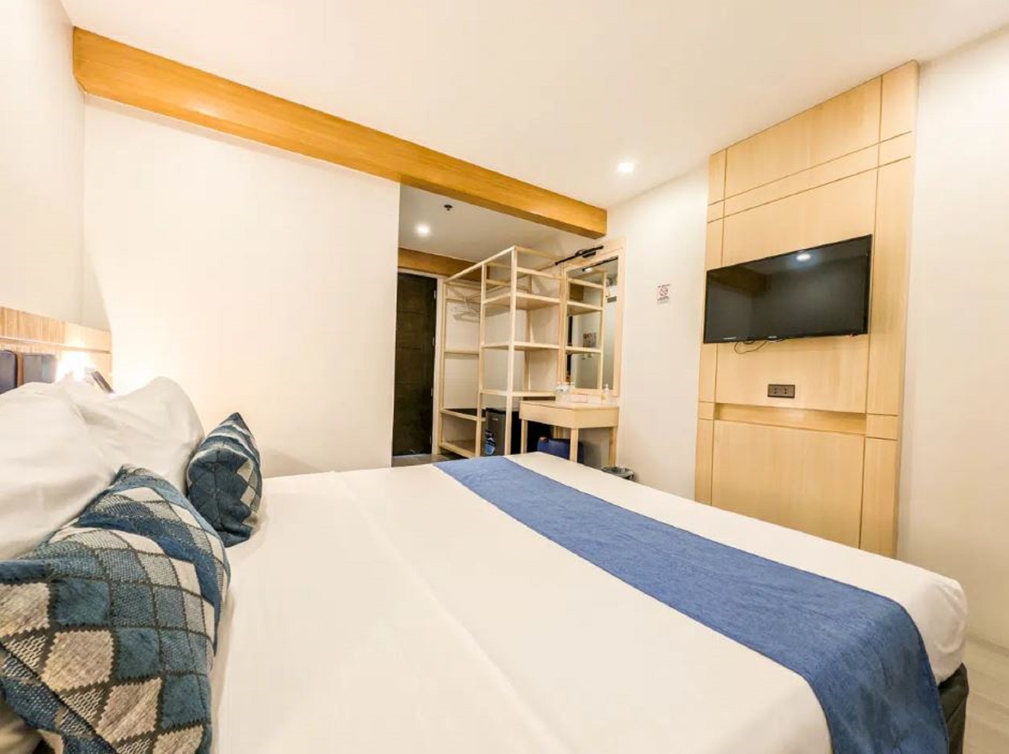 Double Deluxe King Bed