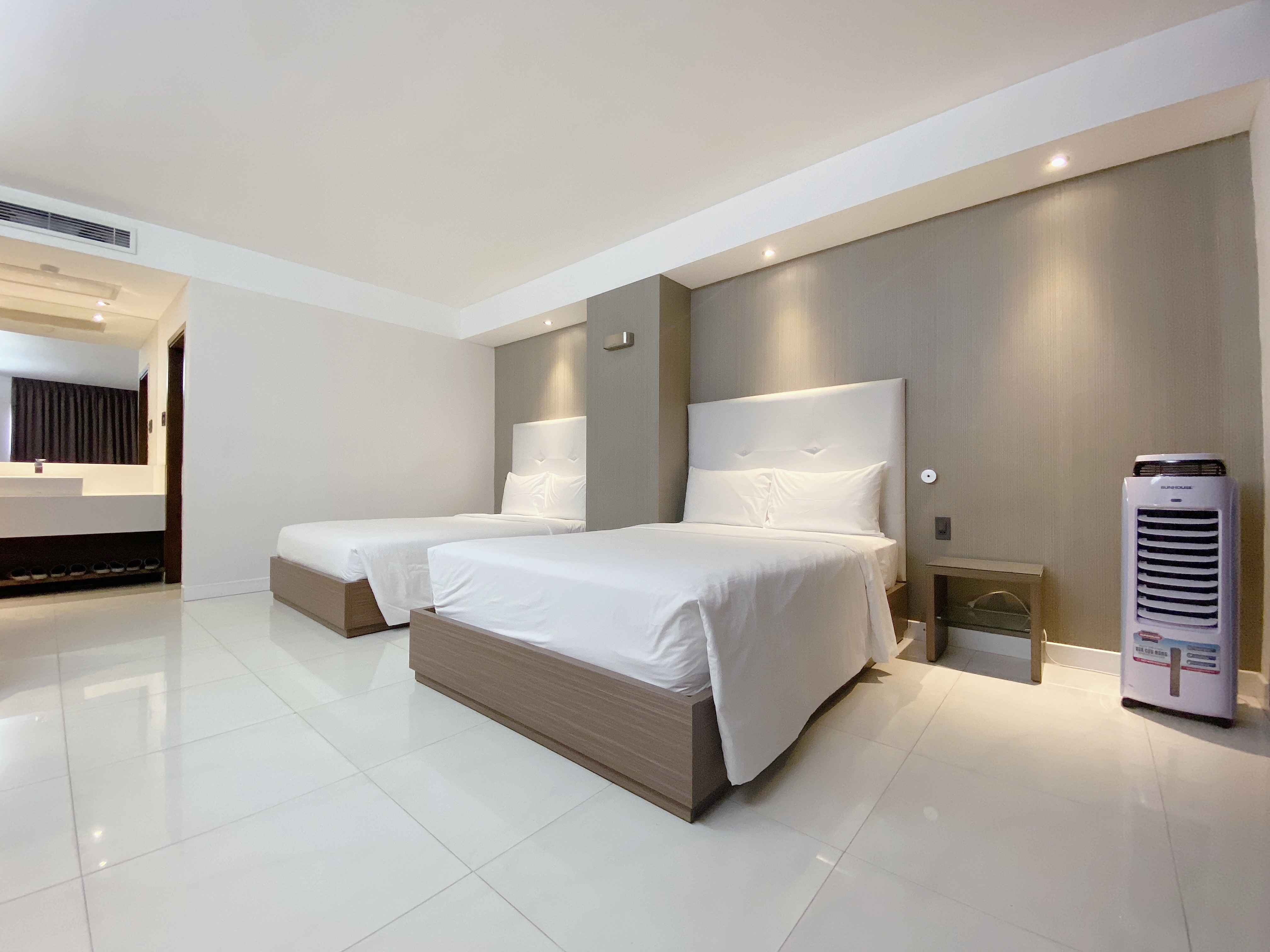 Family Room Deluxe Pool View