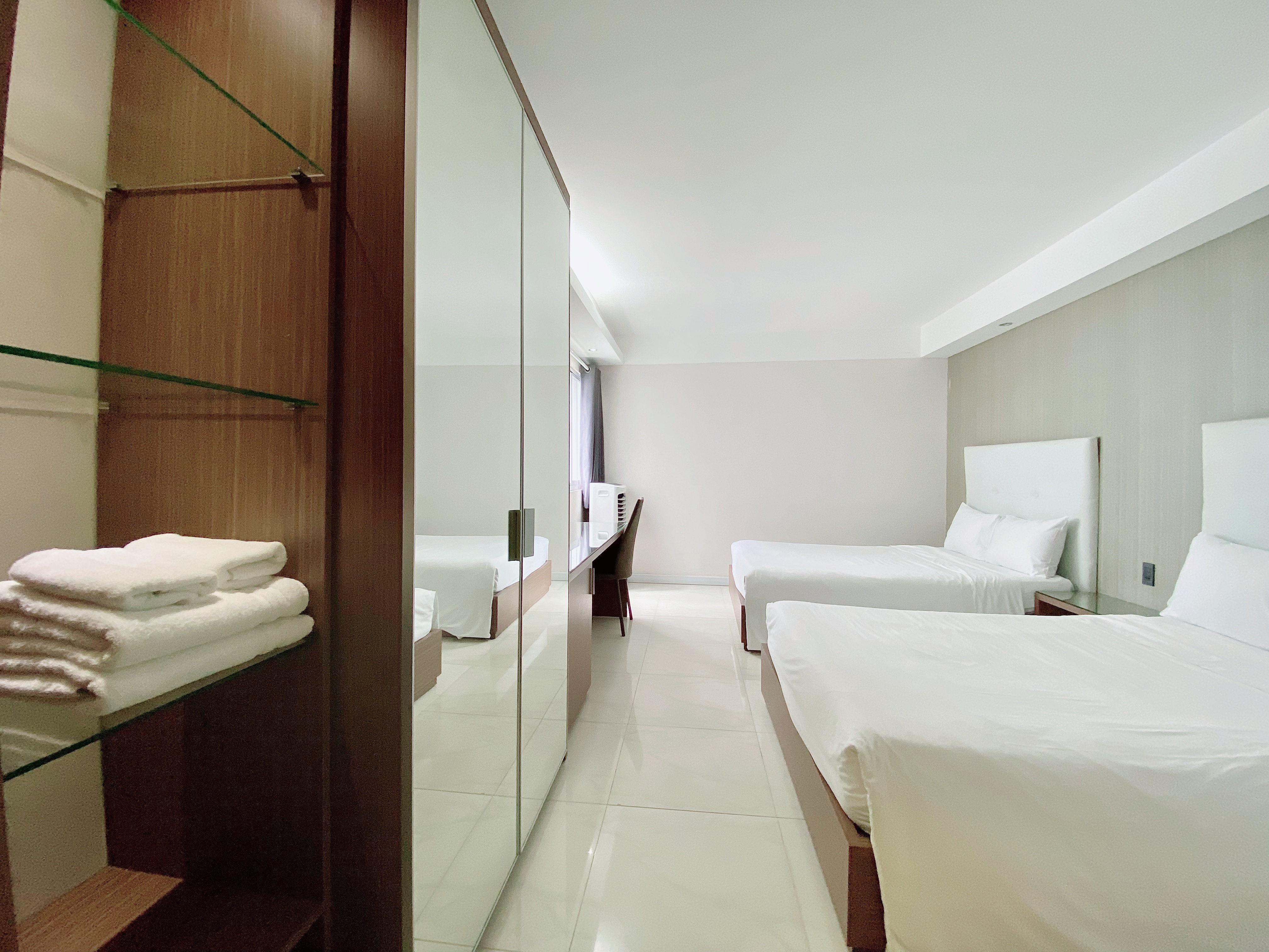 Twin Deluxe Queen Bed