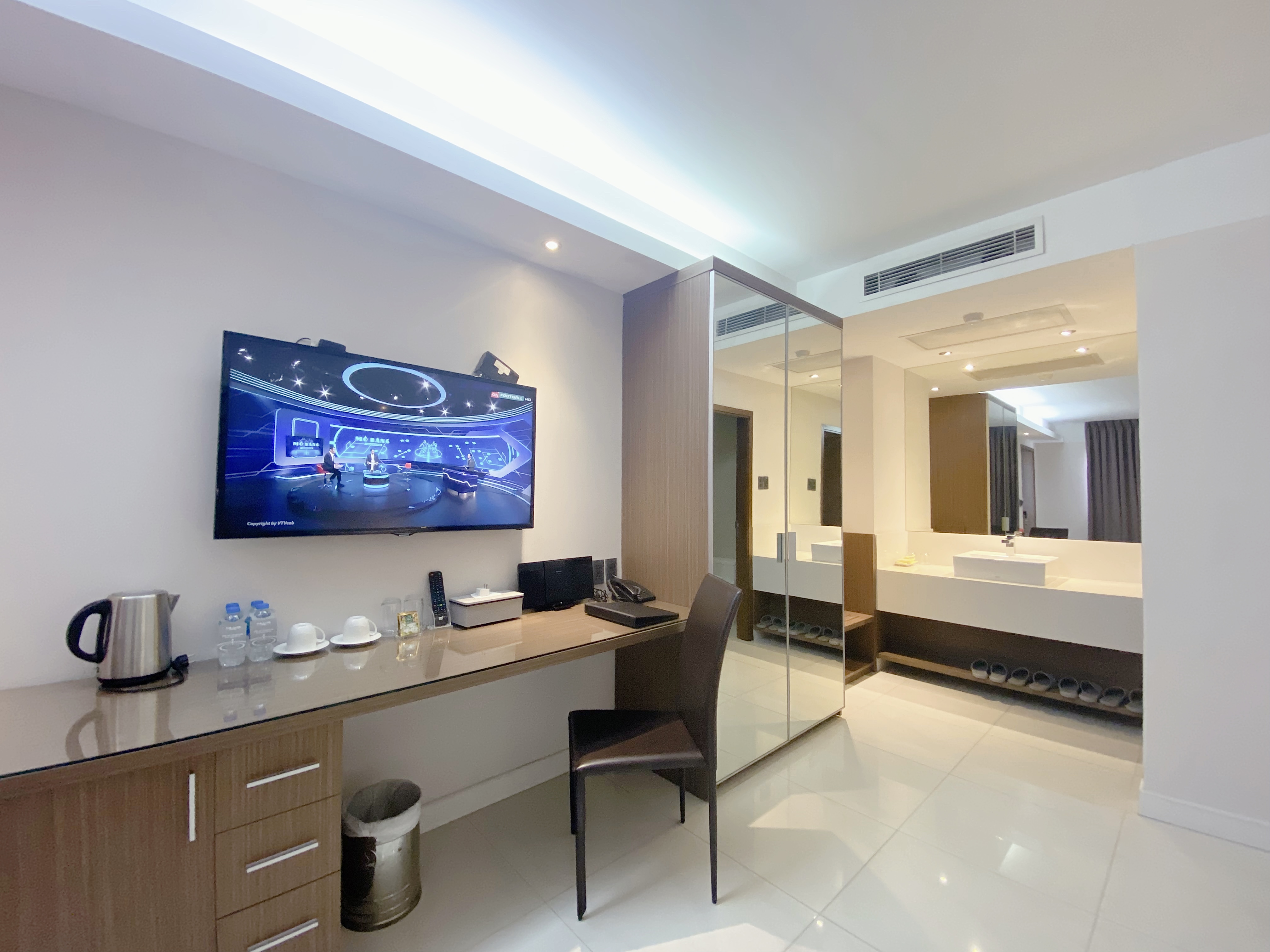 Family Room Deluxe Pool View