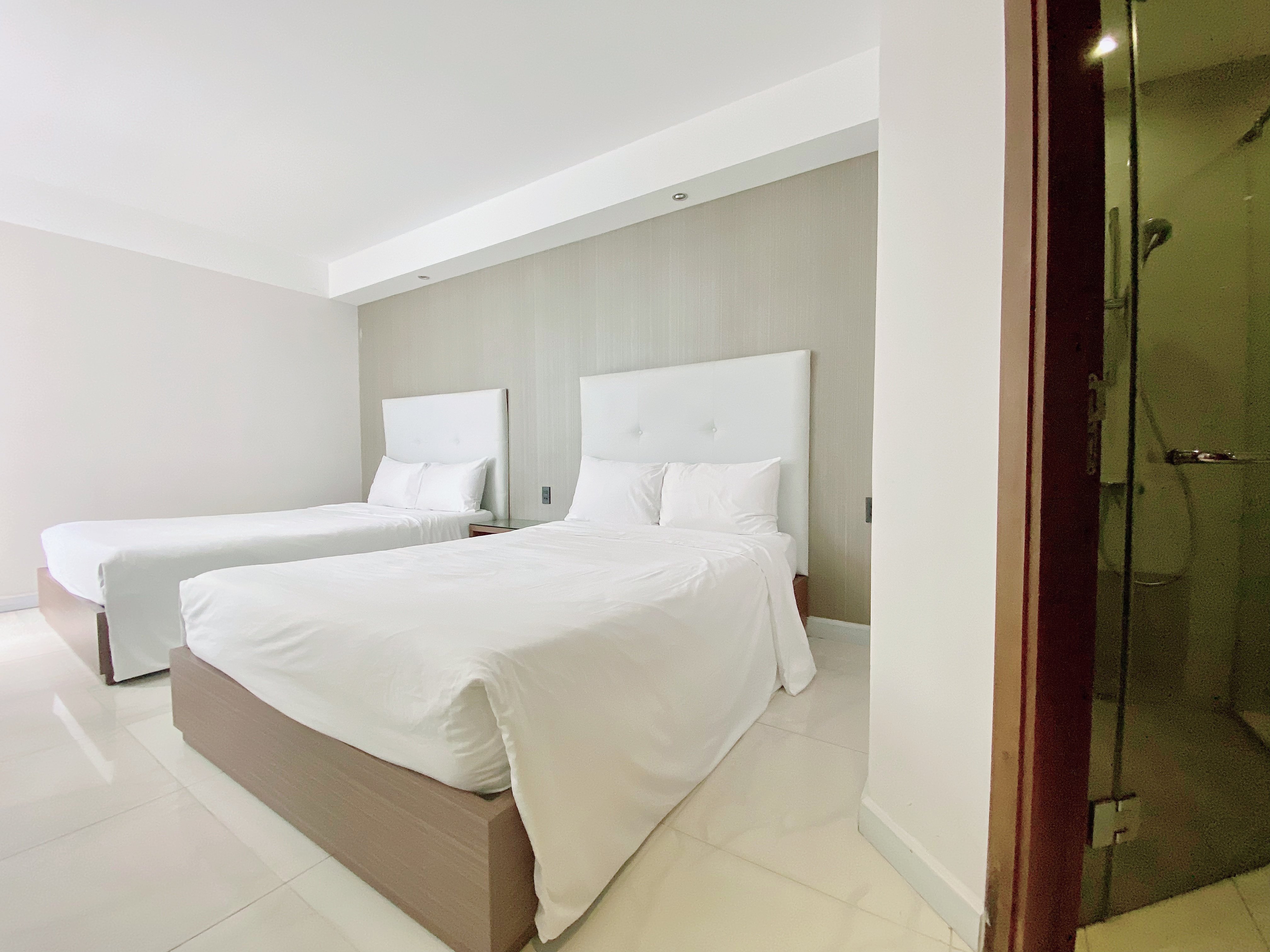 Twin Deluxe Queen Bed