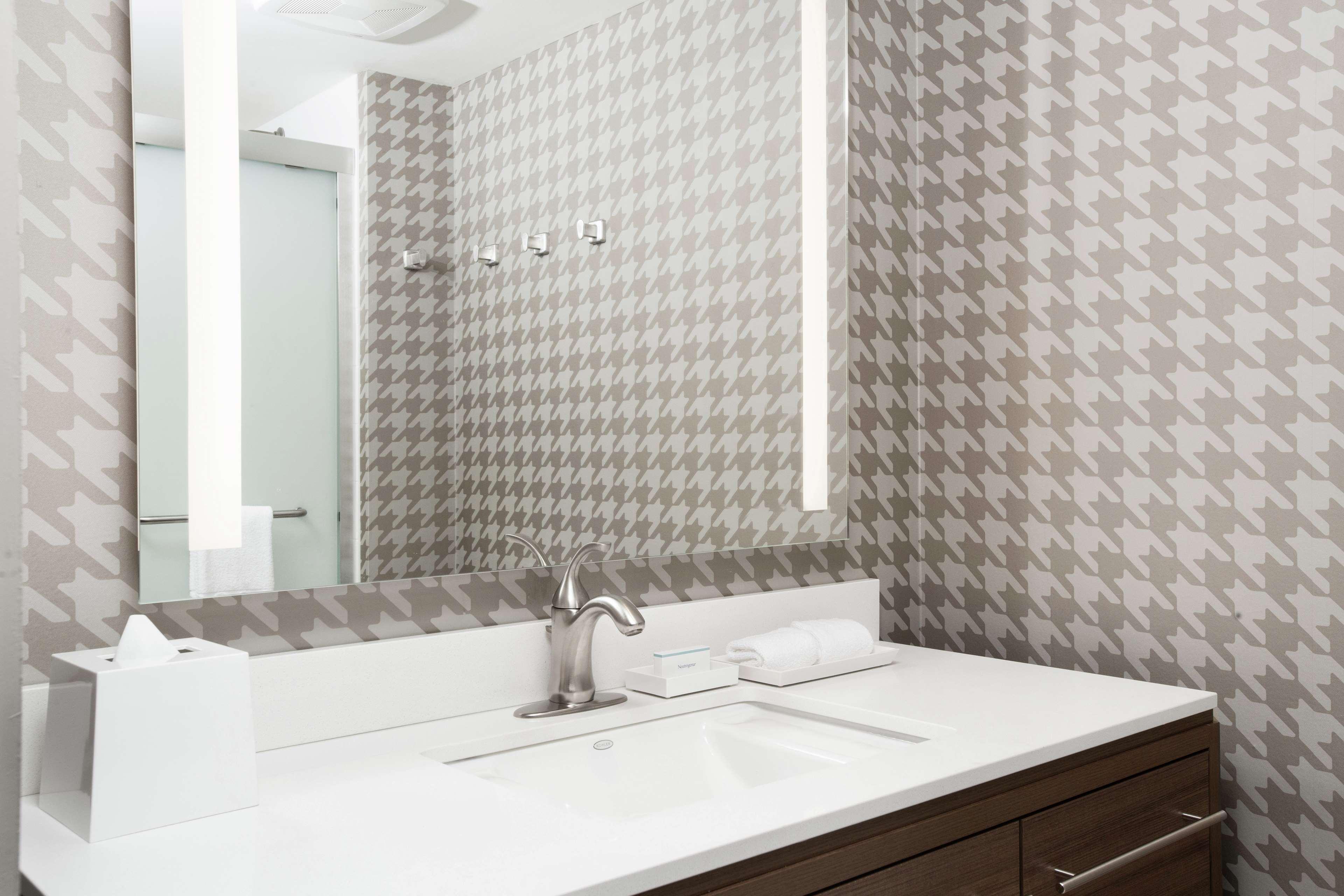 Studio Two Queen Beds