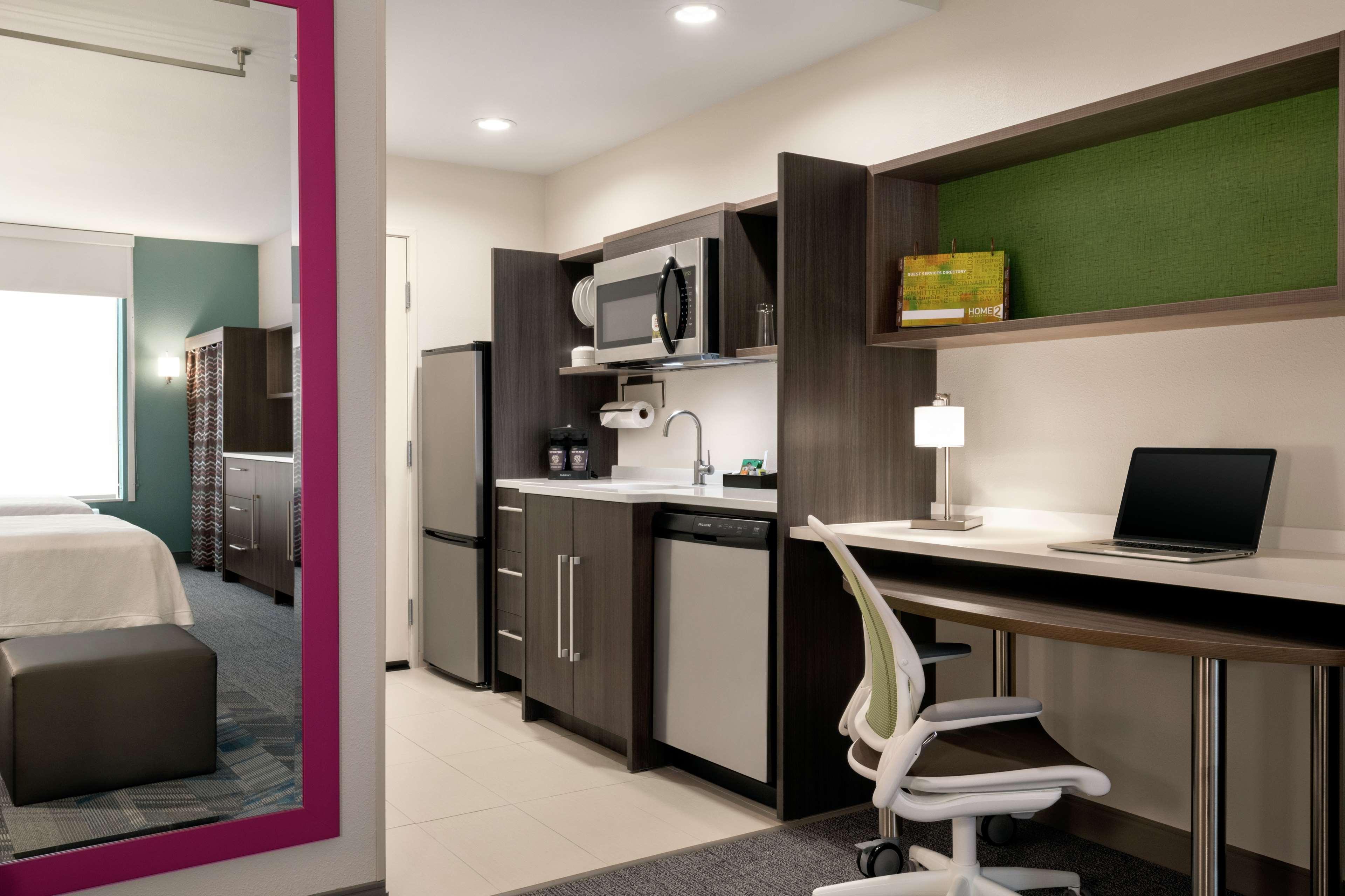 Studio Two Queen Beds