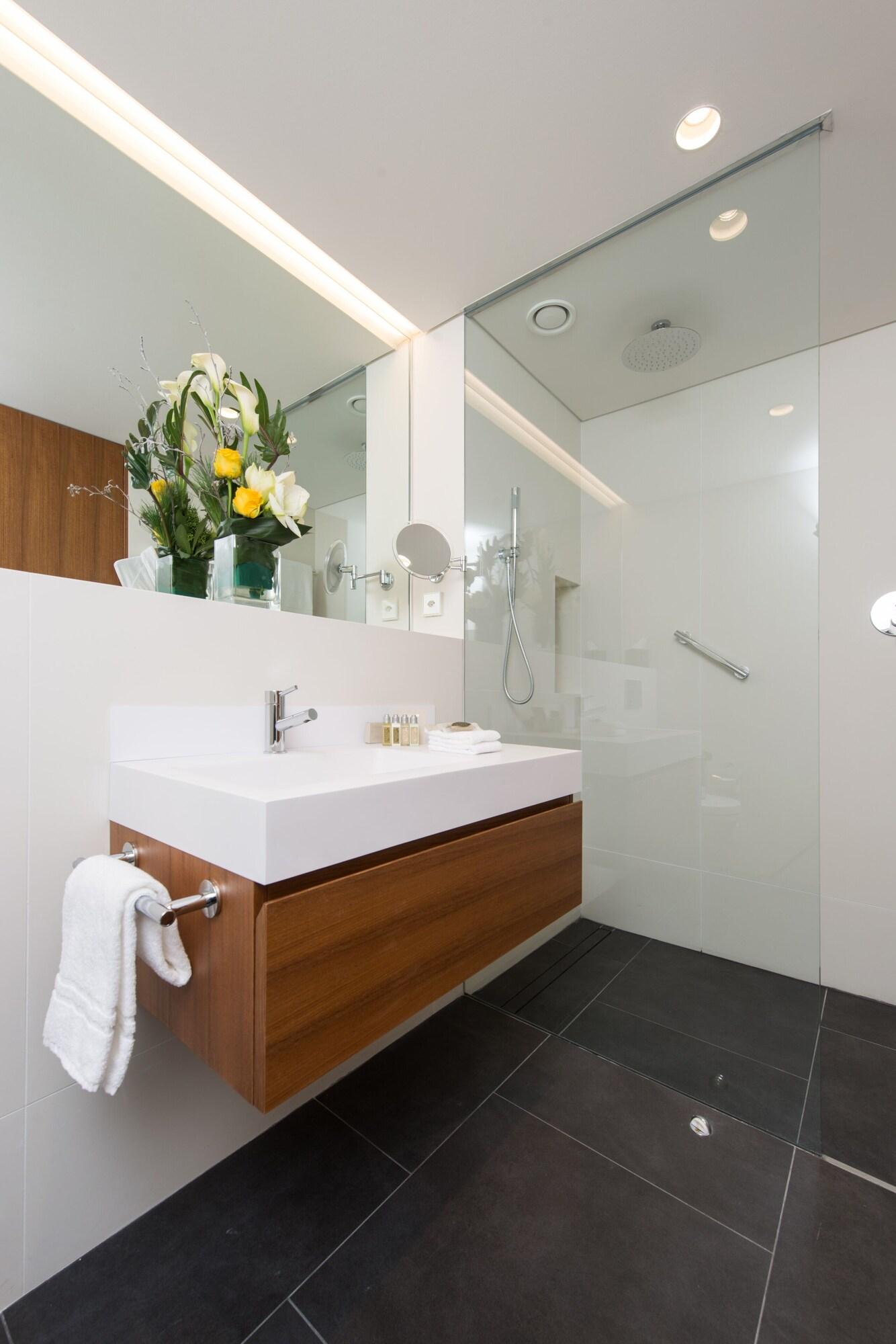 Studio Executive King Bed