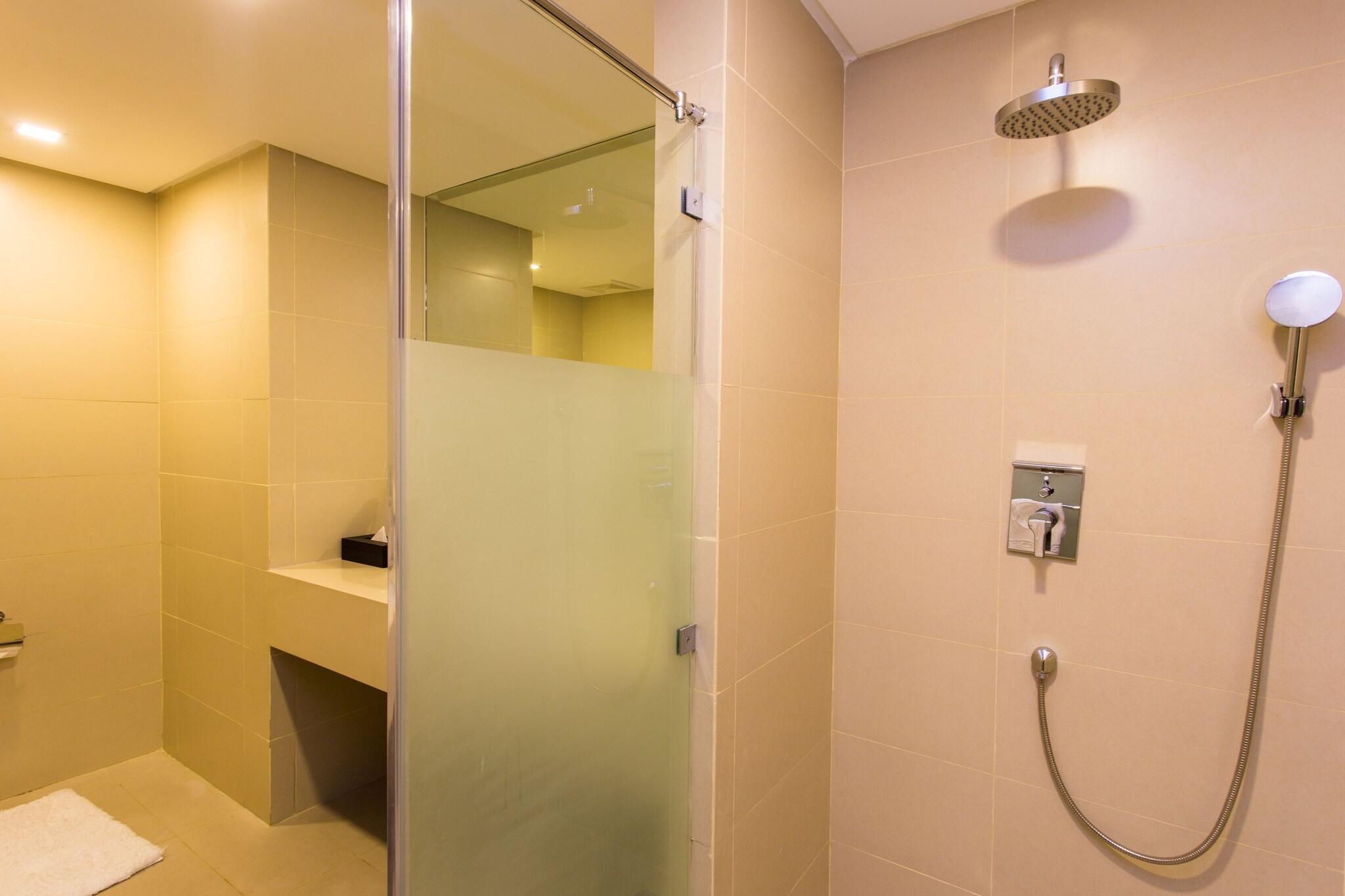 Double Deluxe King Bed