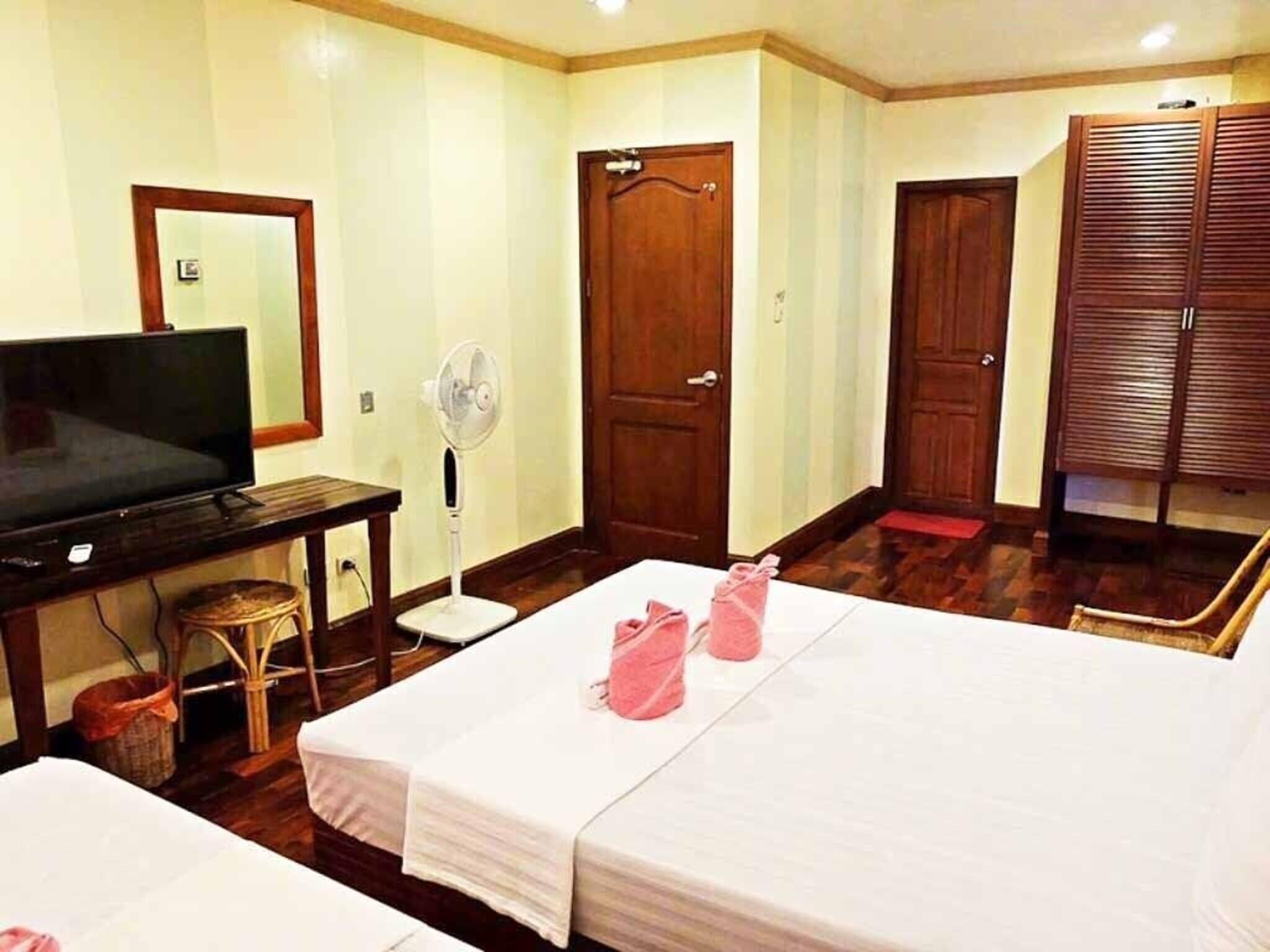 Family Room City View Two Beds