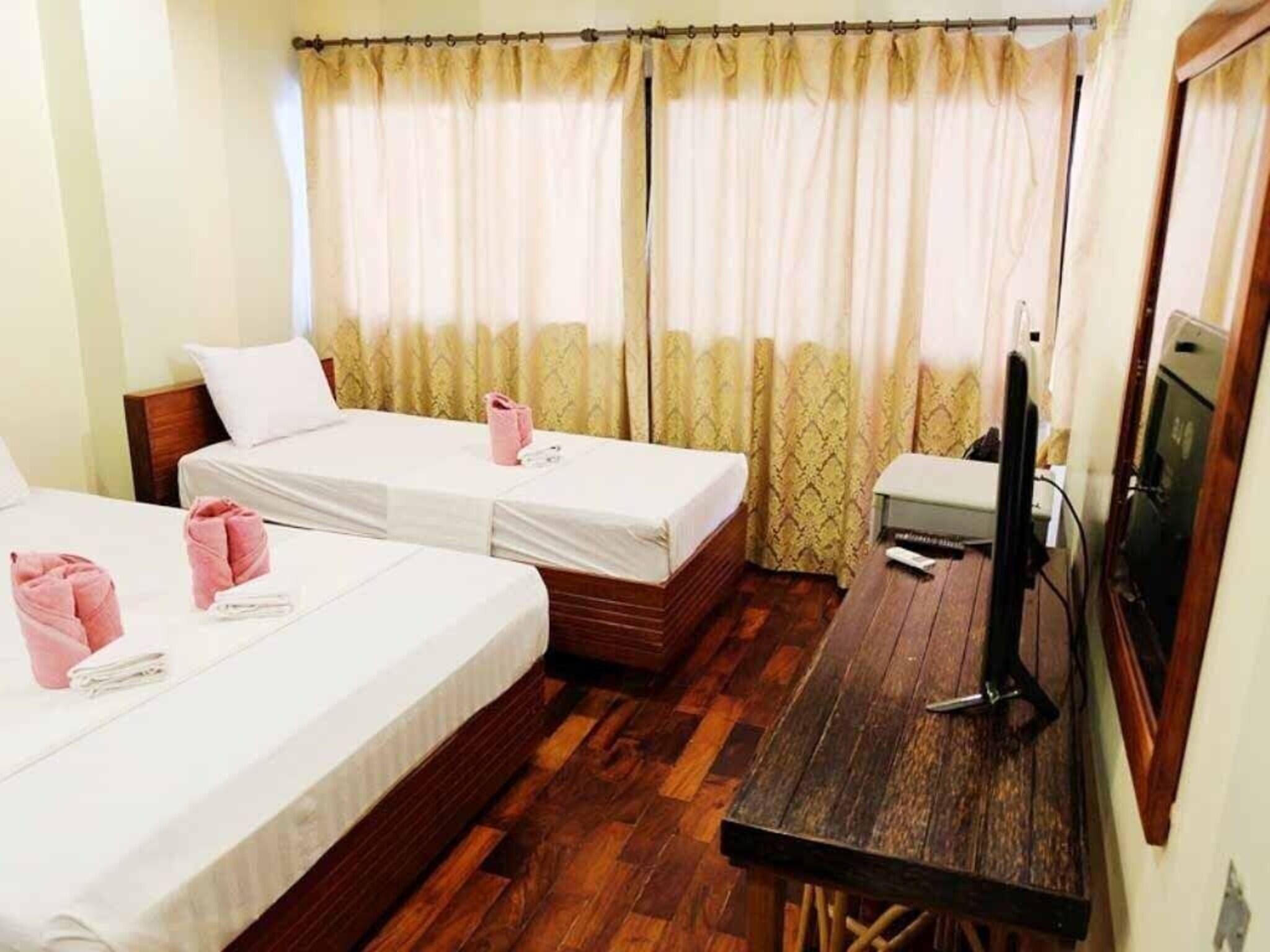 Family Room City View Two Beds