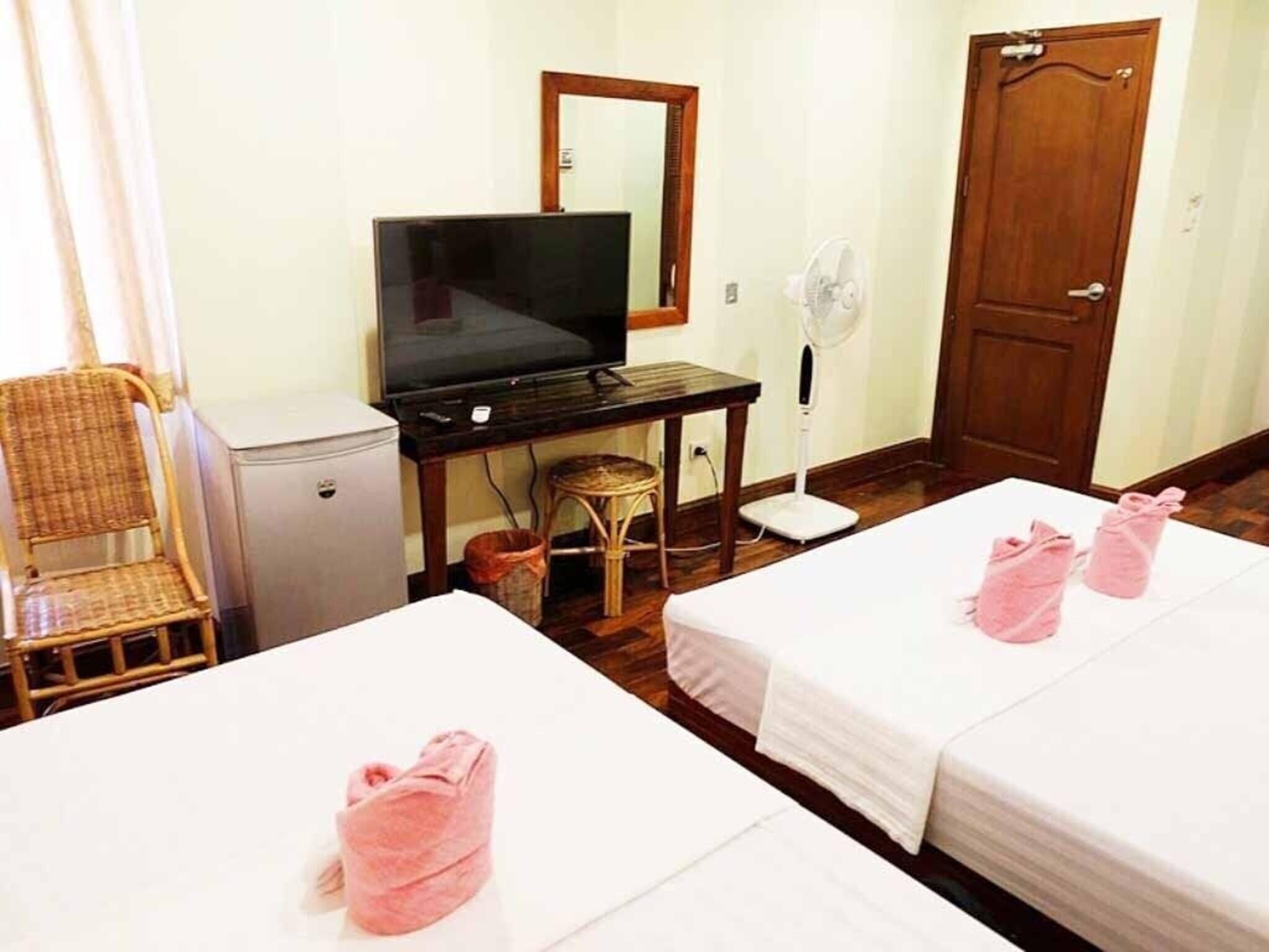 Family Room City View Two Beds