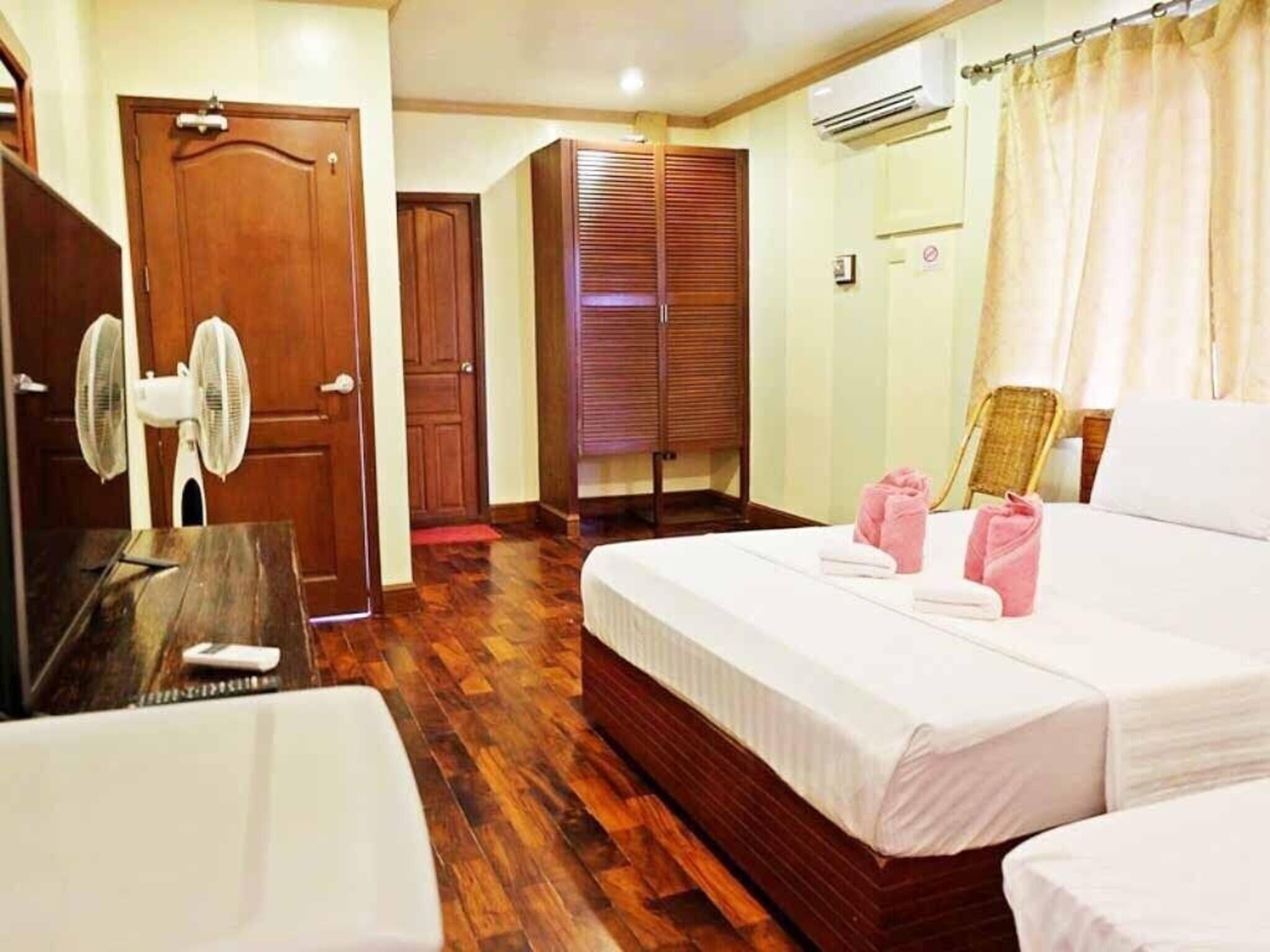 Family Room City View Two Beds