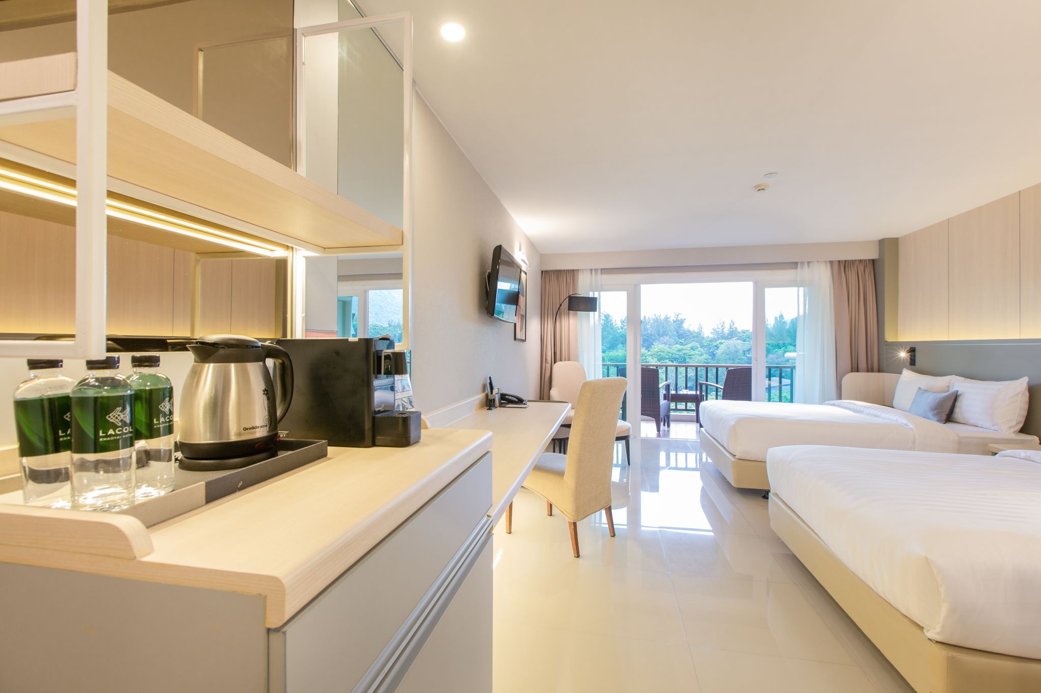 Twin Deluxe Mountain View