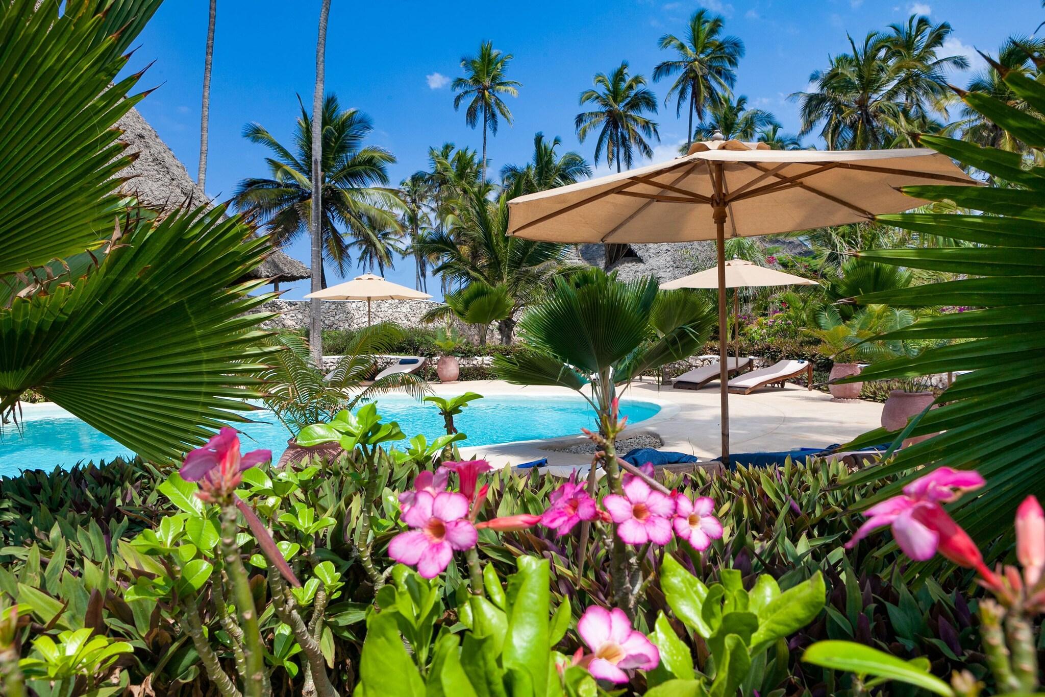 Bungalow Pool View King Bed