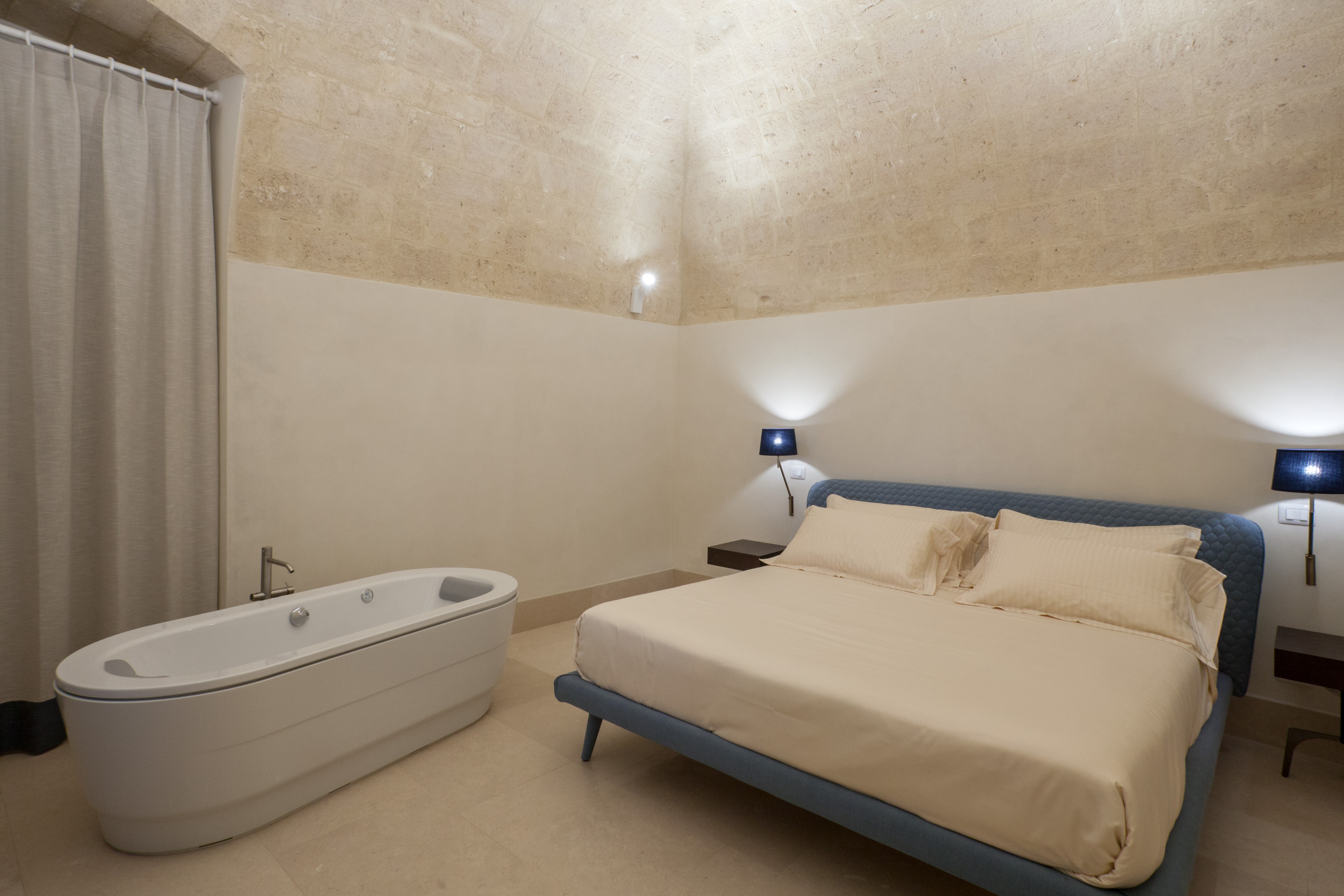 Suite Queen Size Bed