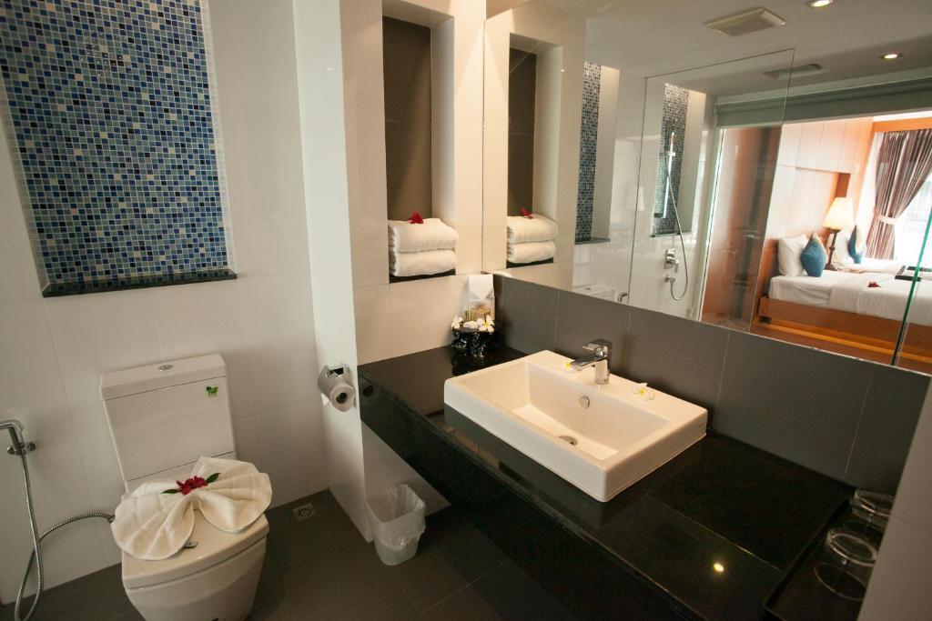 Triple Deluxe Pool View