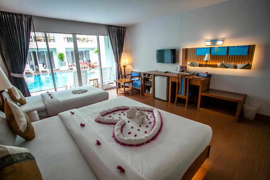 Double or Twin Deluxe Pool View