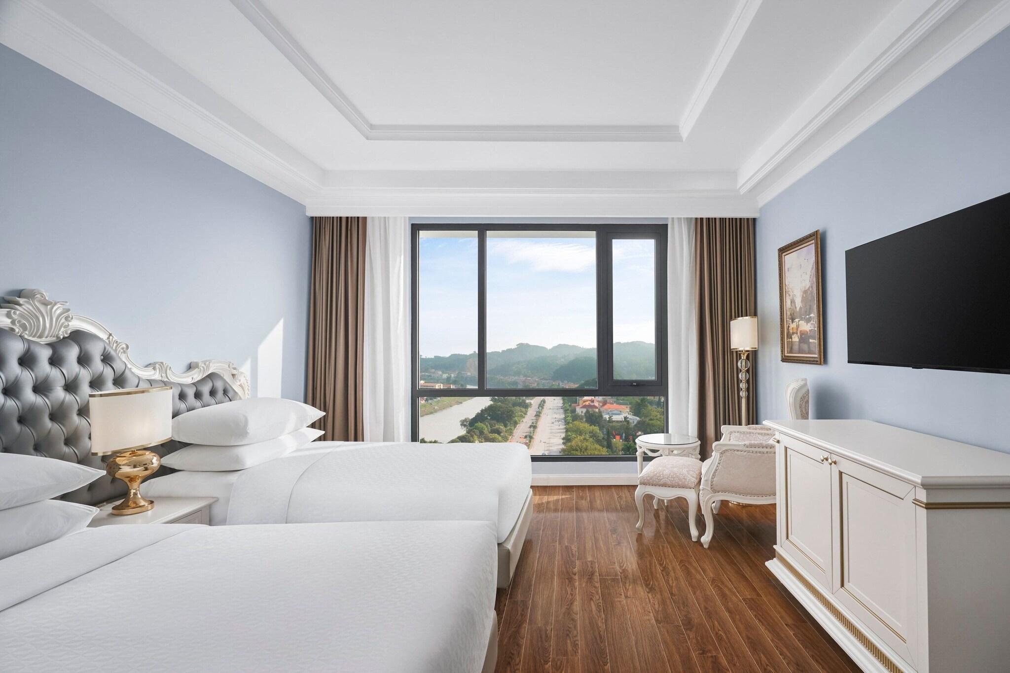 Twin Deluxe with Views