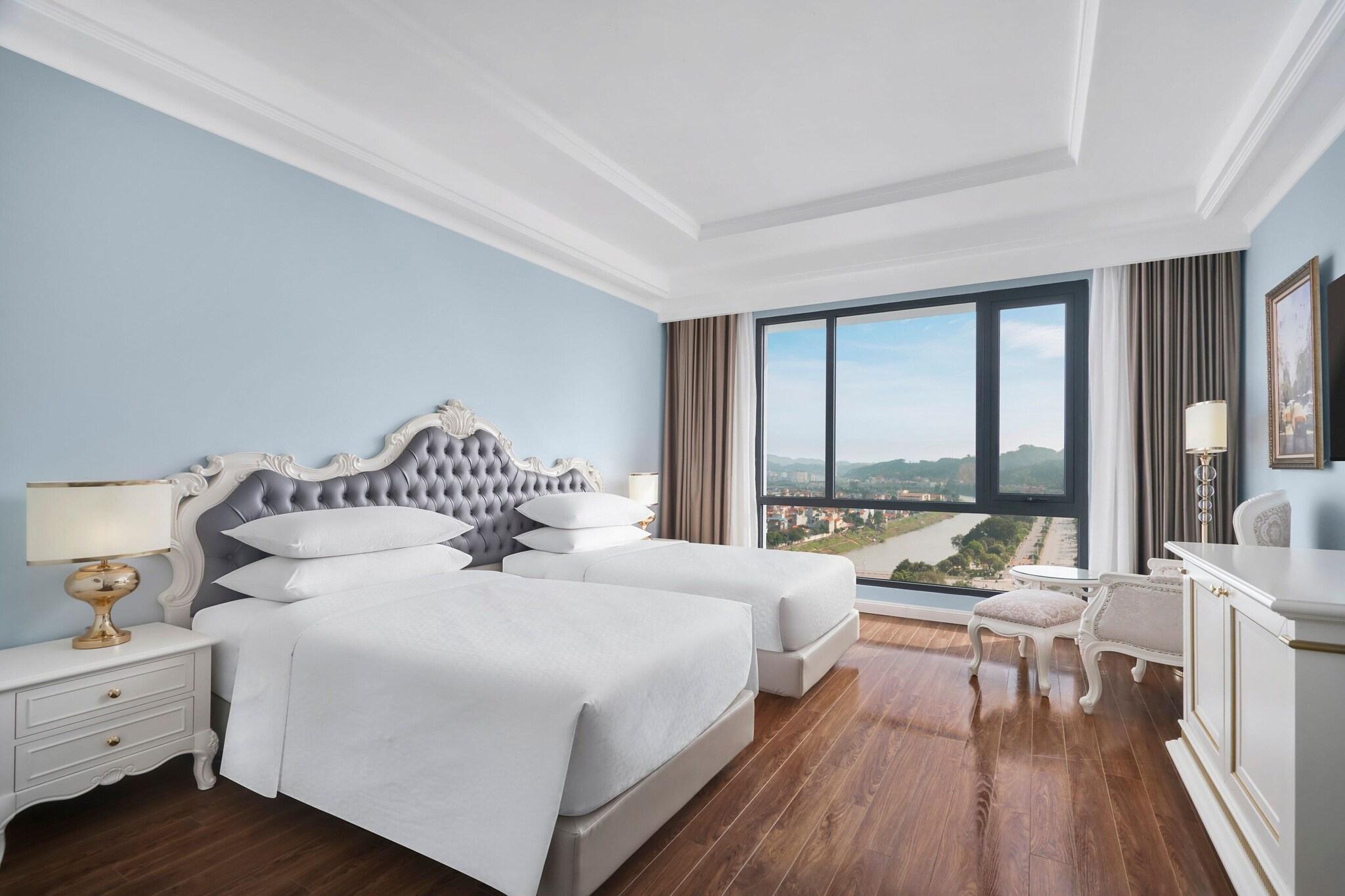 Twin Deluxe with Views