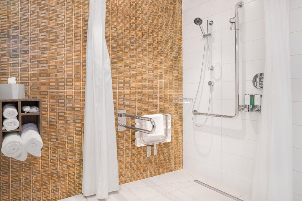 Double Accessible-queen Size Bed