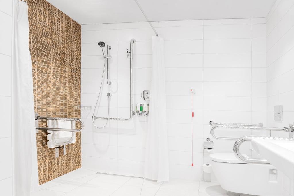 Double Accessible-queen Size Bed