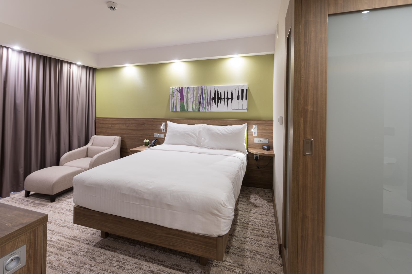 Double Queen Size Bed