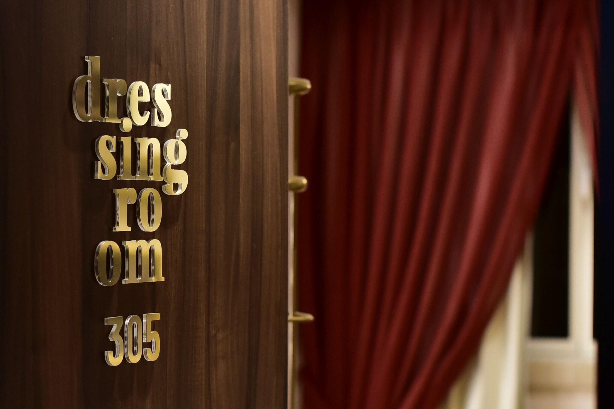 Double Queen Size Bed