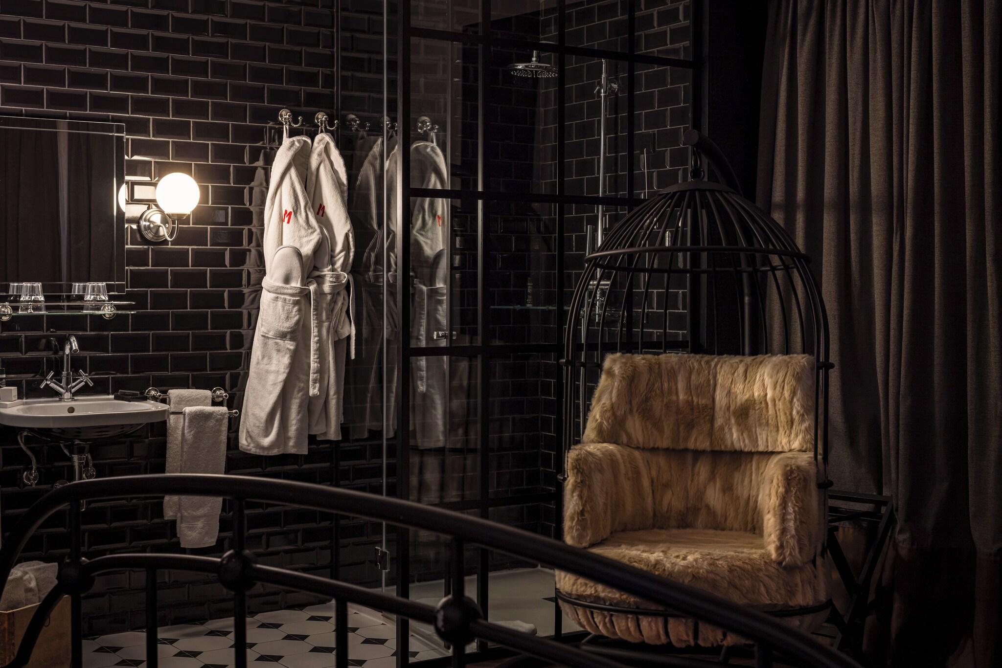 Double Queen Size Bed