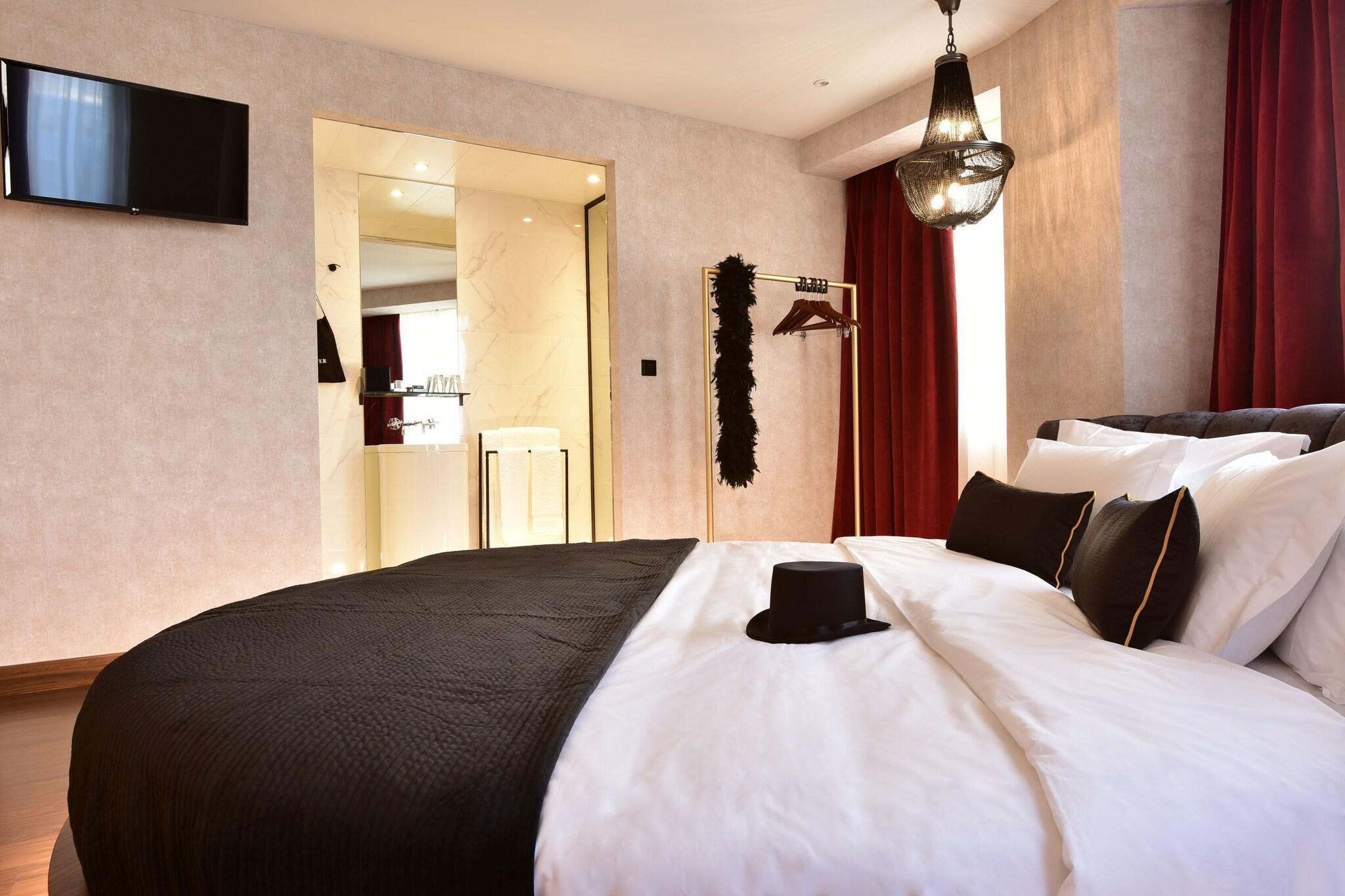 Double Queen Size Bed