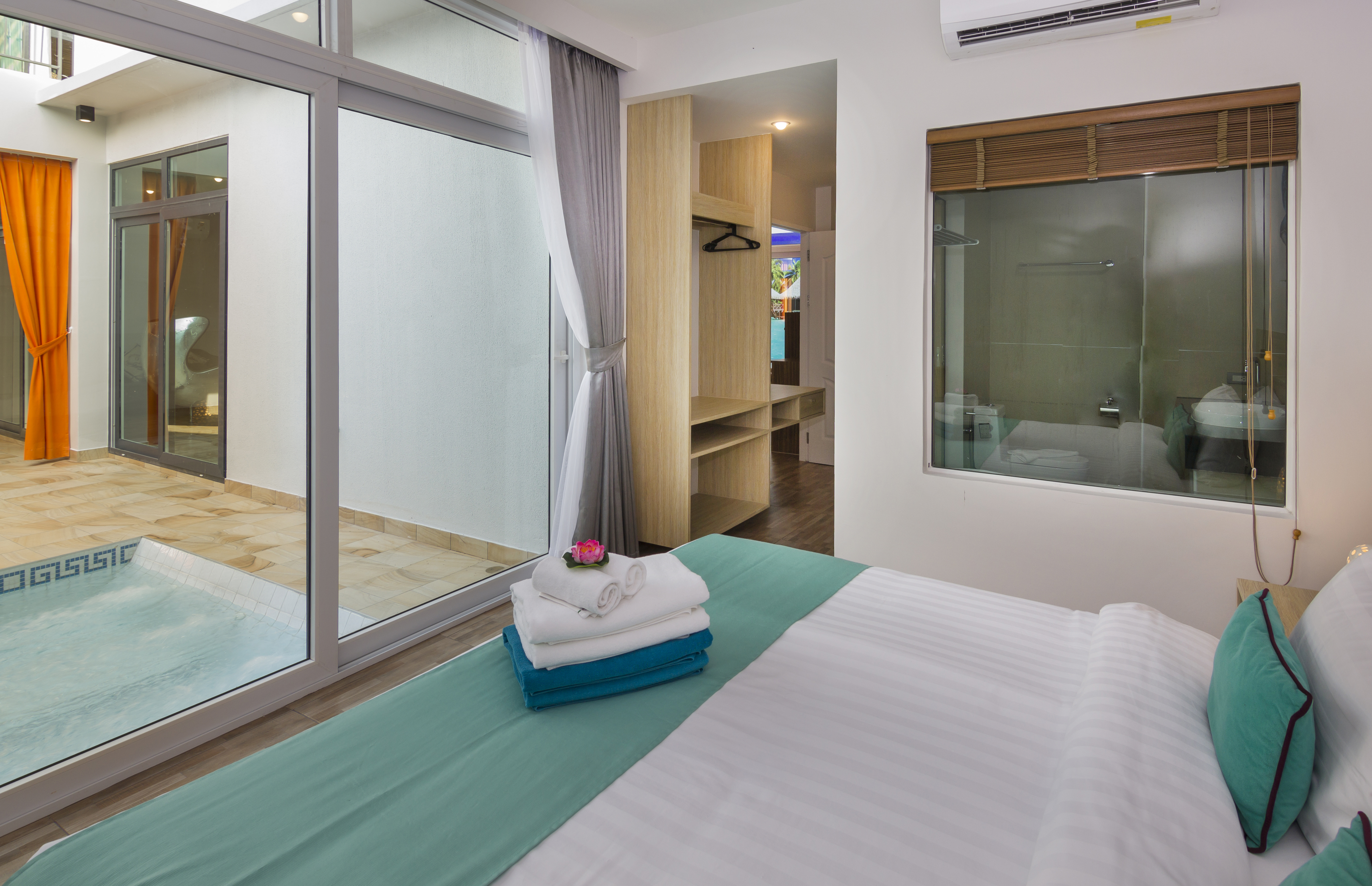 Villa Six Bedrooms with Private Pool