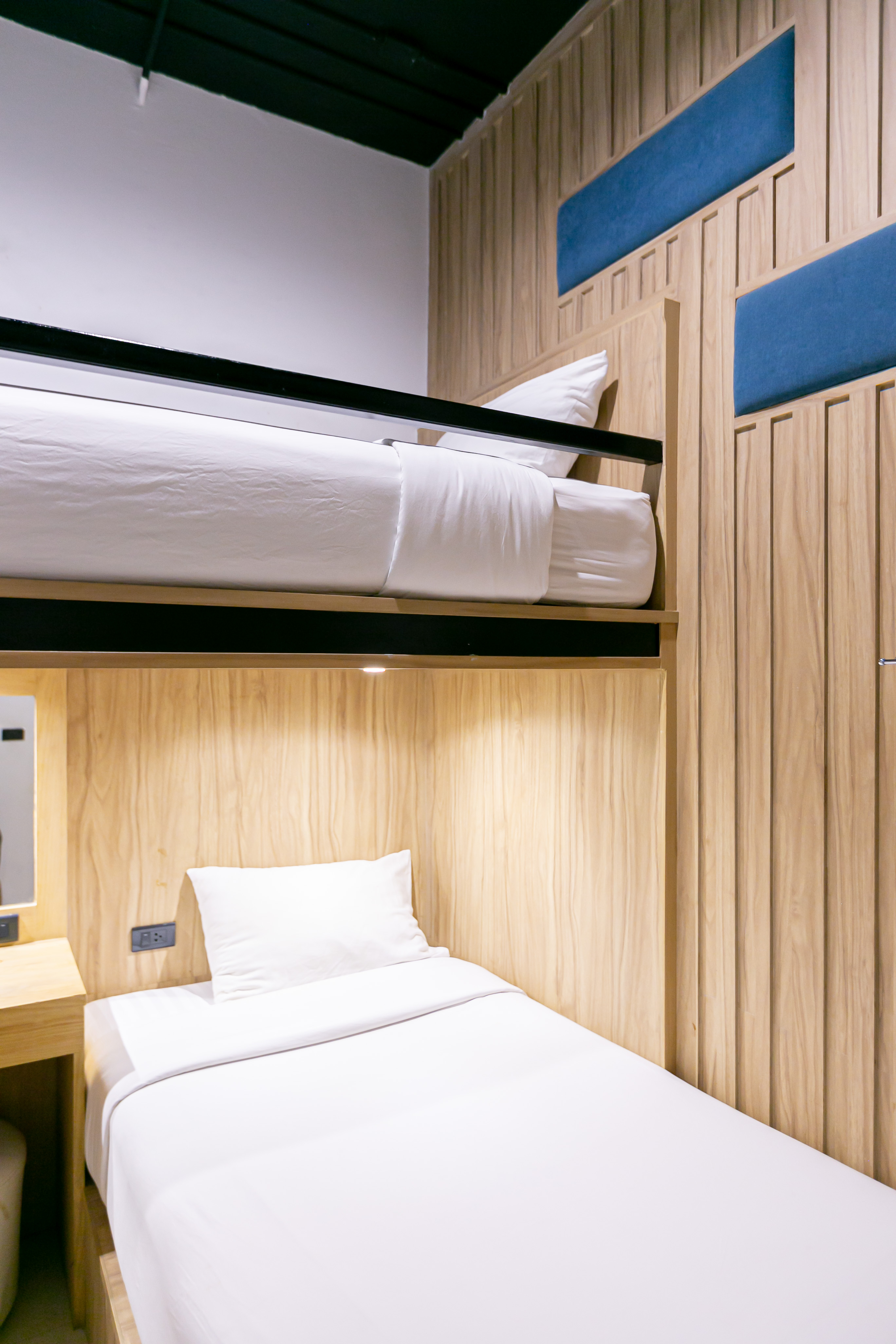 Bed in Dormitory Bunk Bed with Shared Bathroom