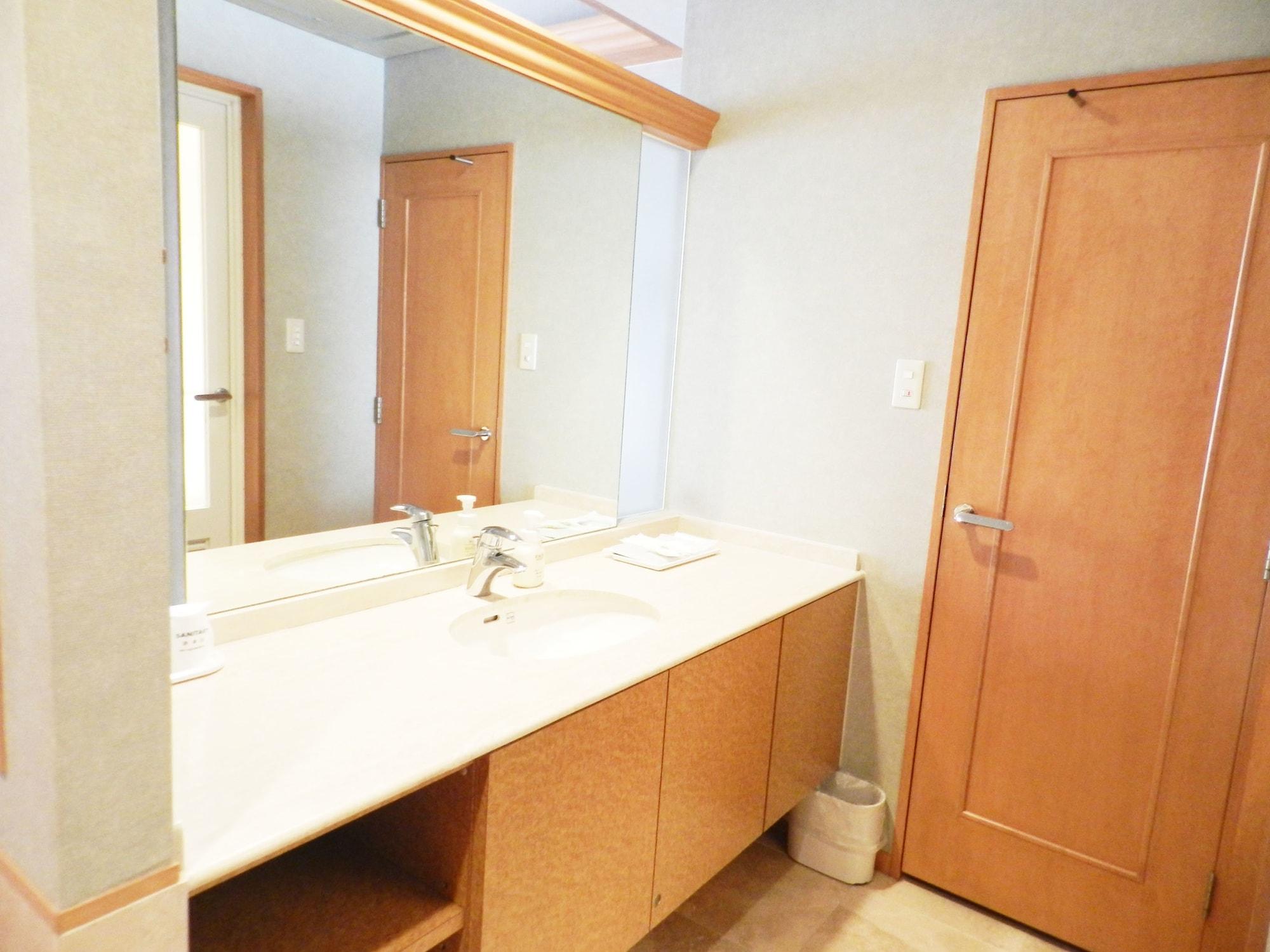 Triple Deluxe Two Beds