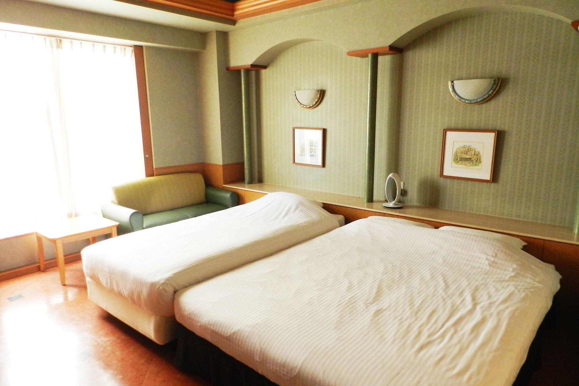 Triple Deluxe Two Beds