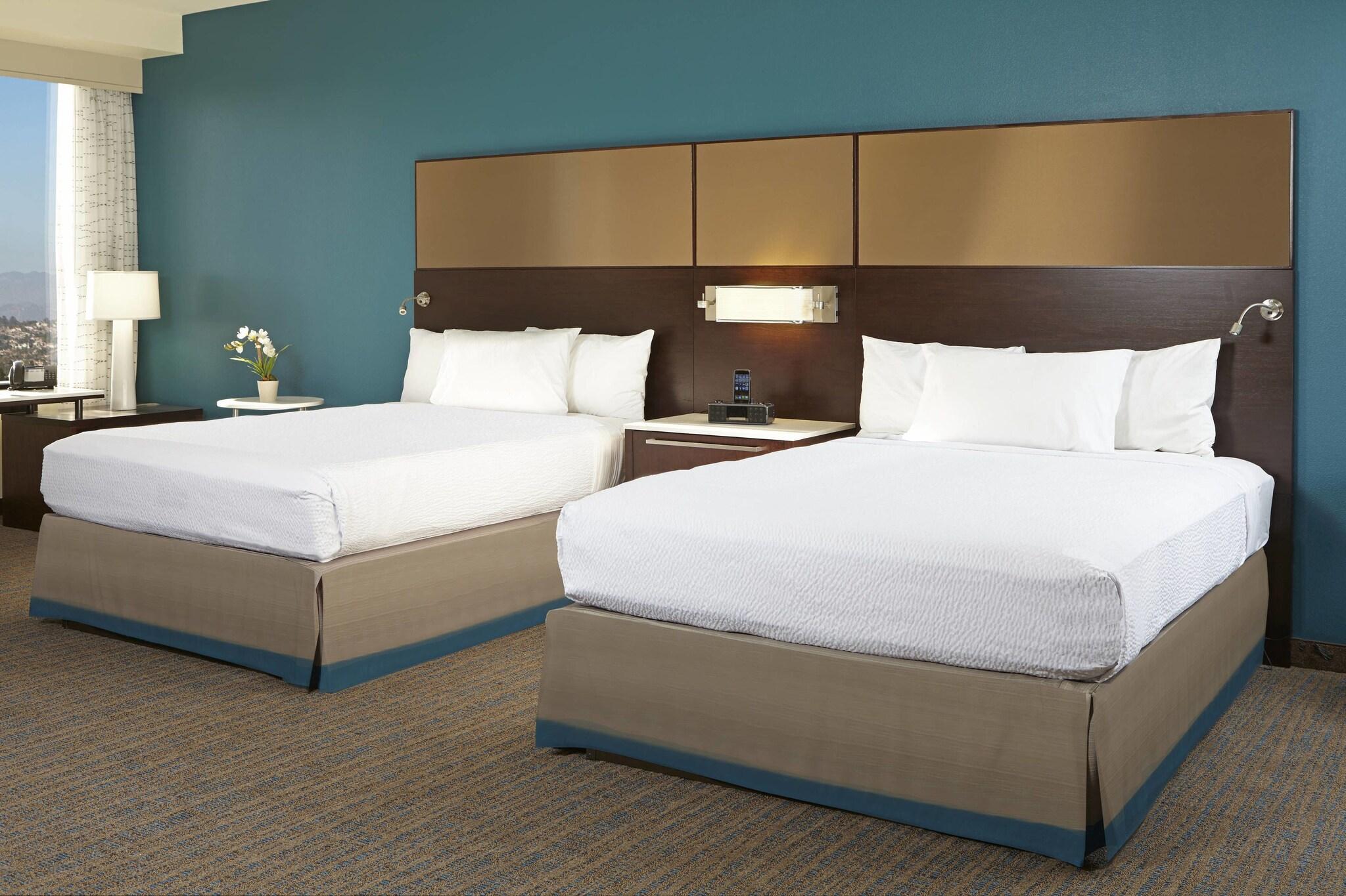 Studio Two Queen Beds