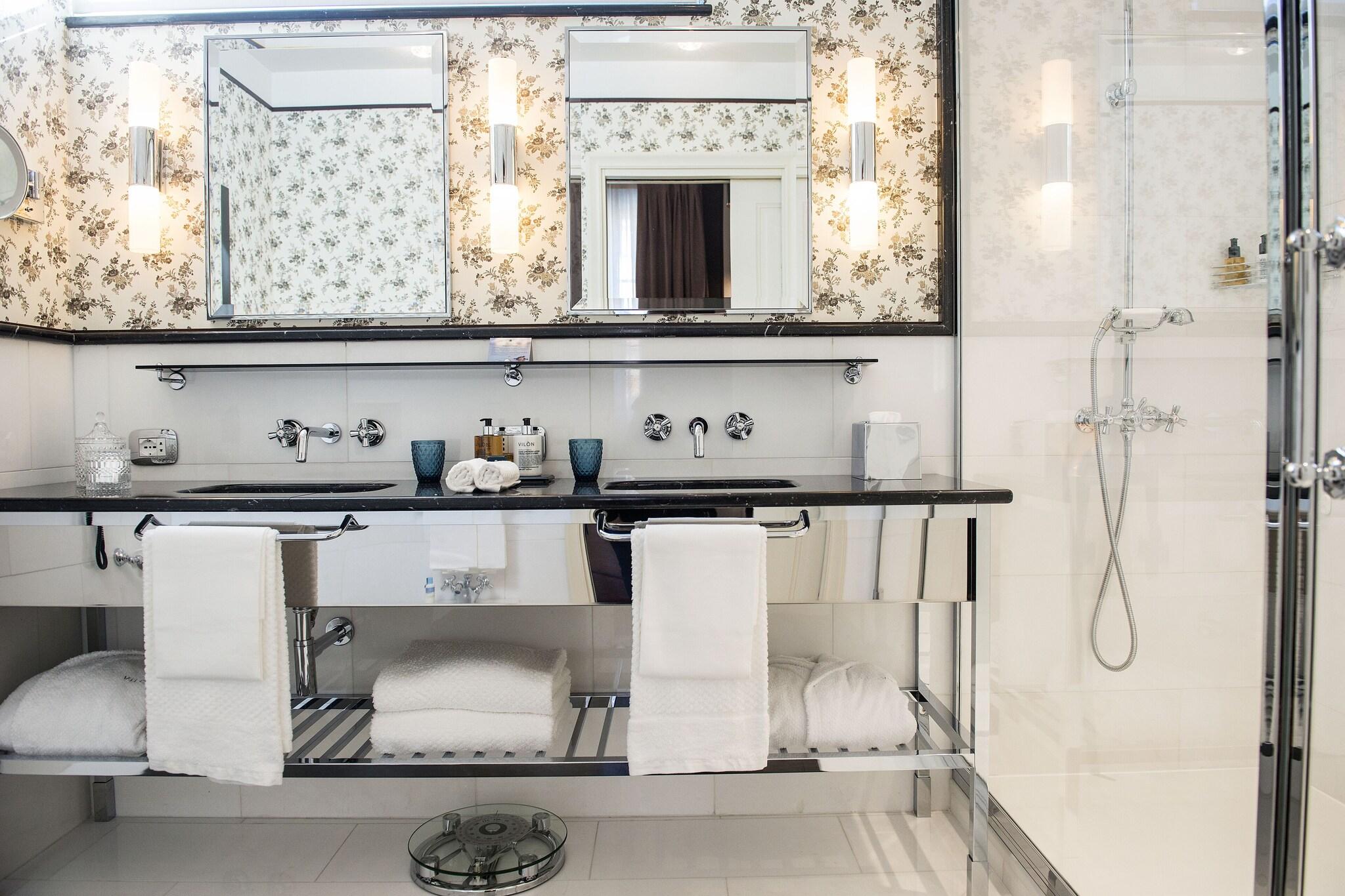 Double King Size Bed