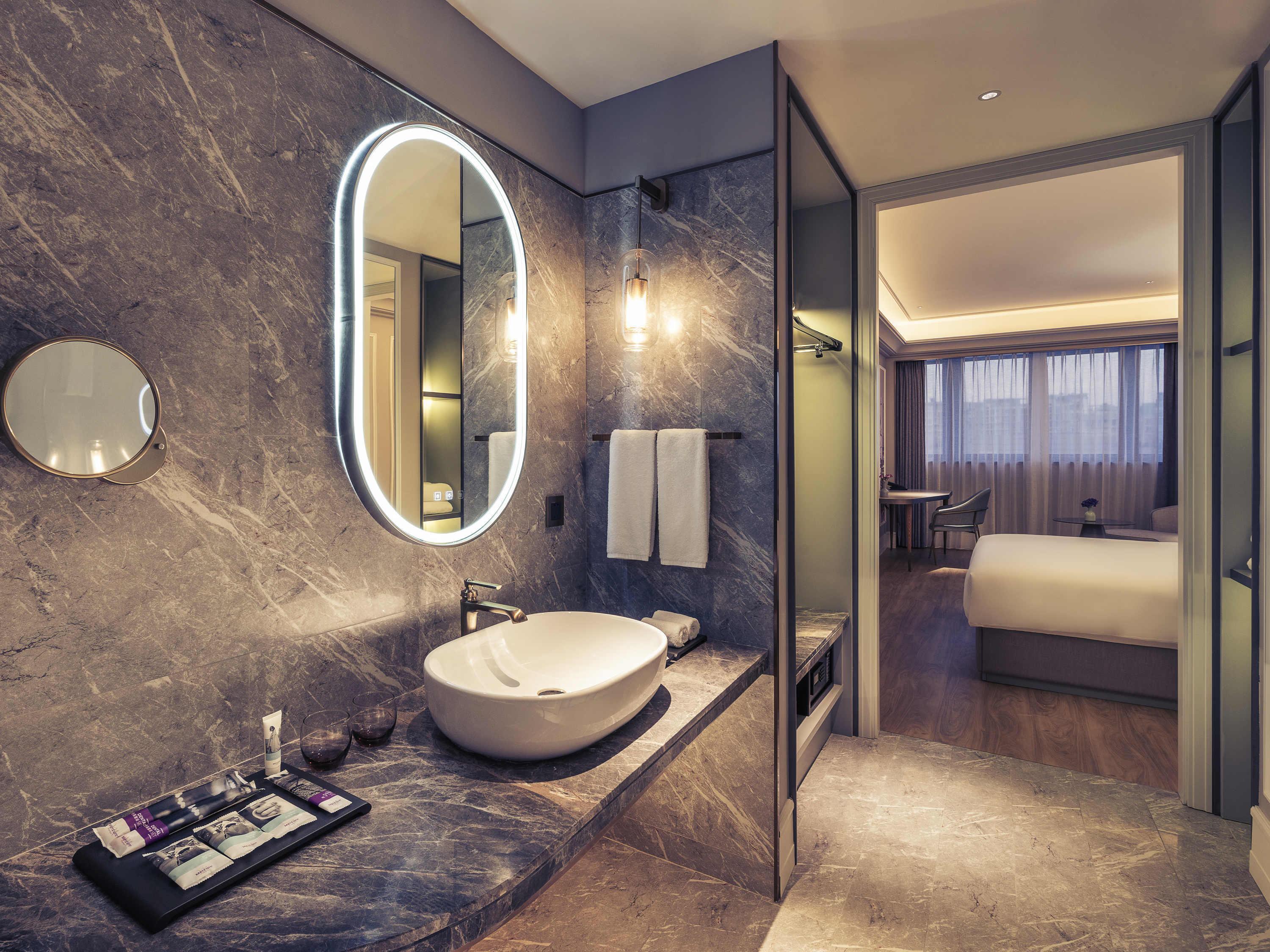 Double Deluxe King Bed