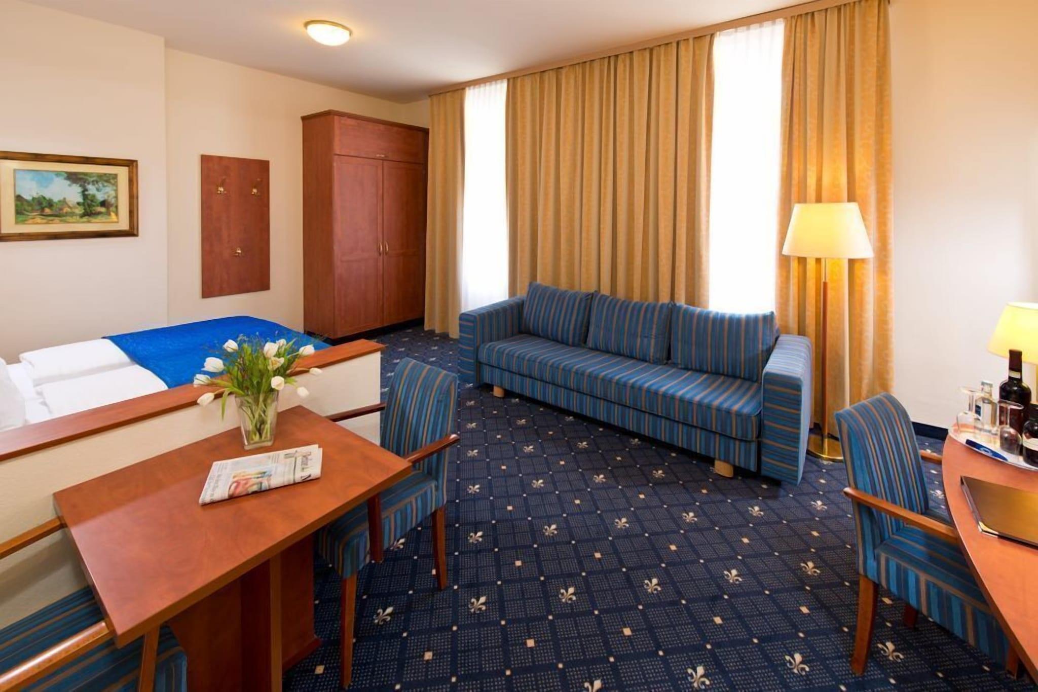 Double Deluxe Two Beds