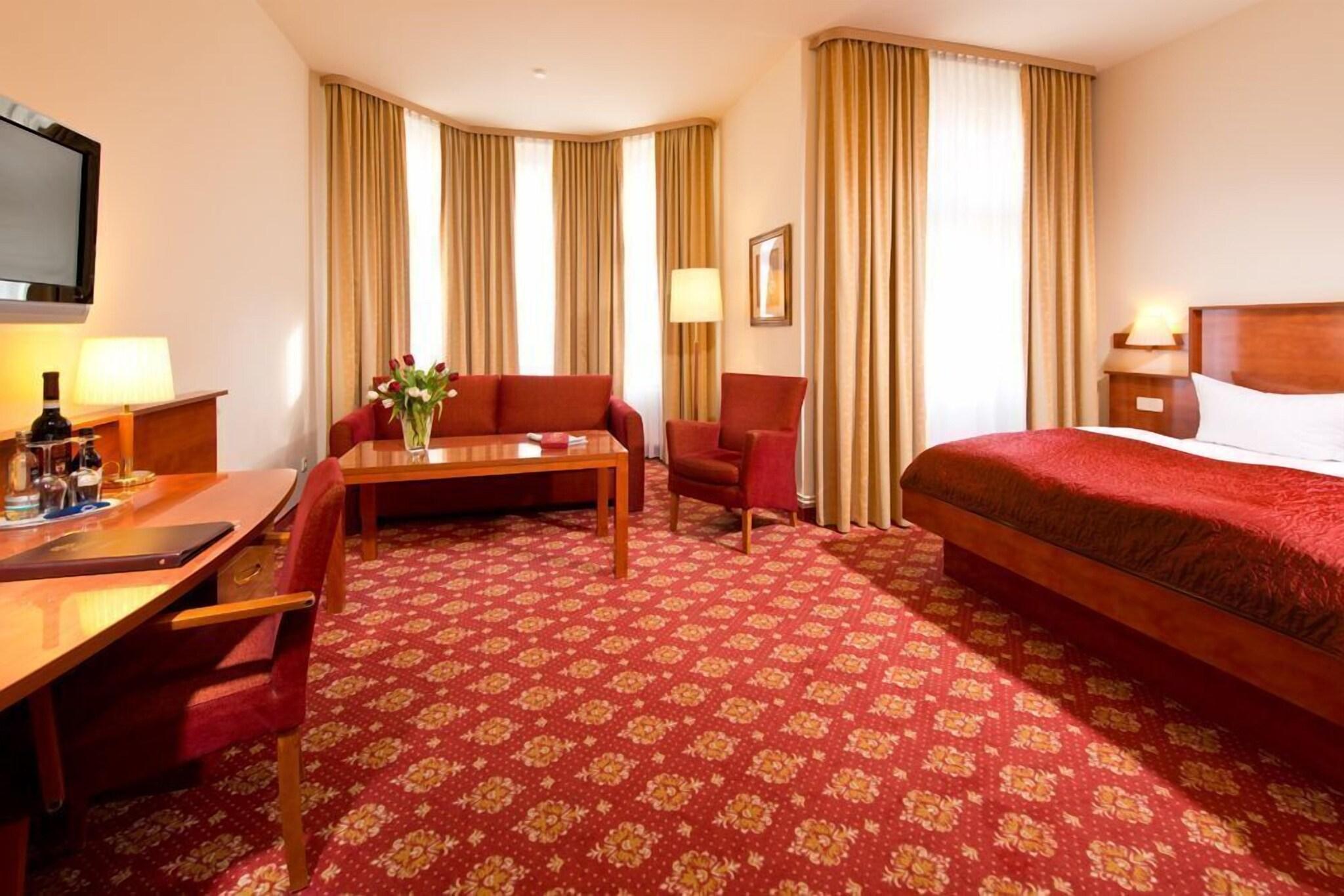 Single Deluxe with Balcony