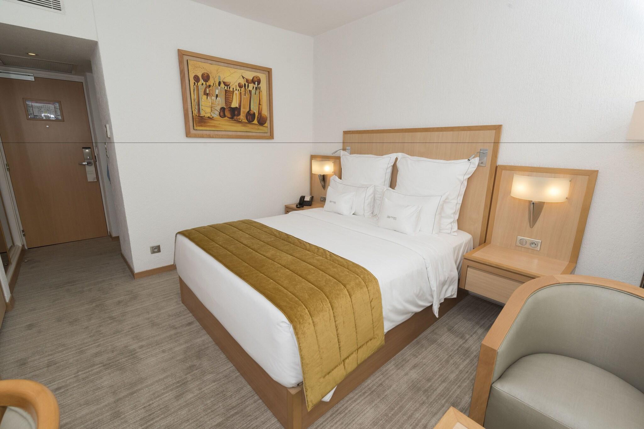 Double Classic Queen Bed