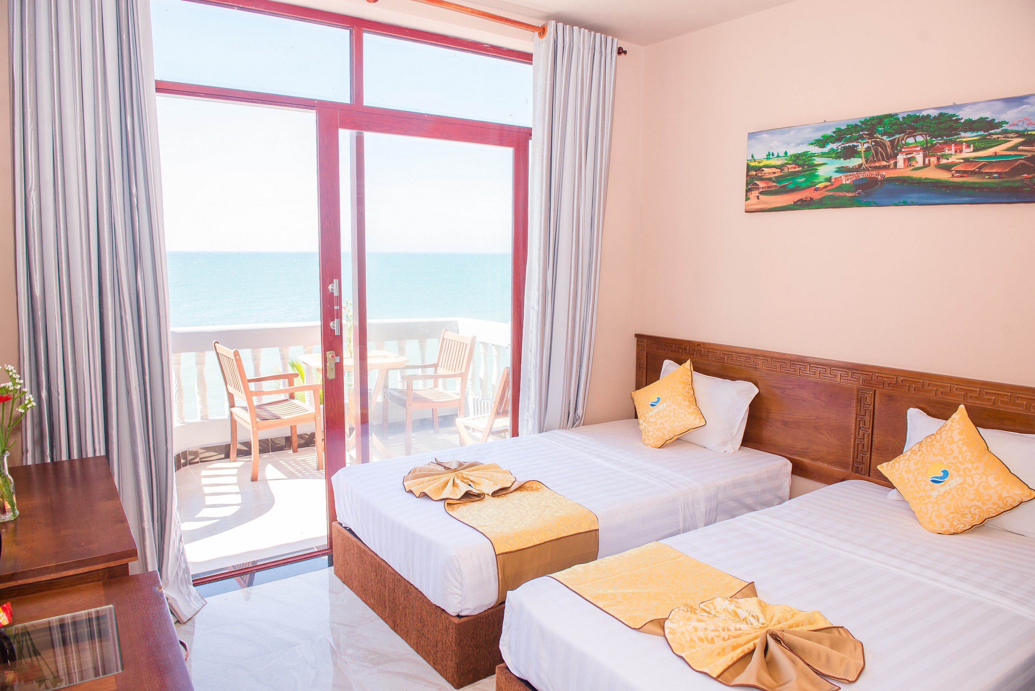 Twin Deluxe Beach Front